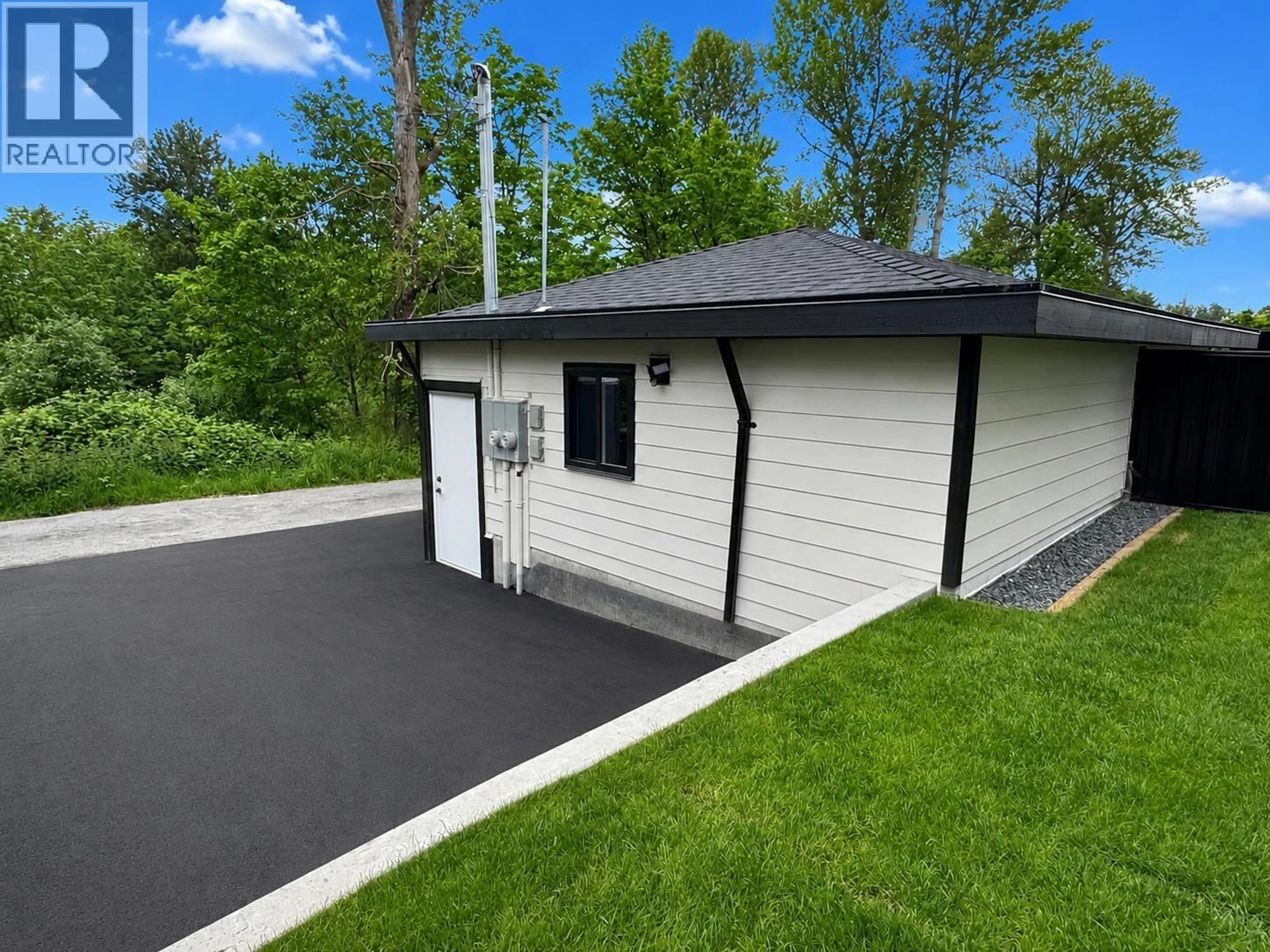 Home with vinyl exterior material, street for 1 - 6037 SERVICE STREET, Burnaby British Columbia V5H1V7