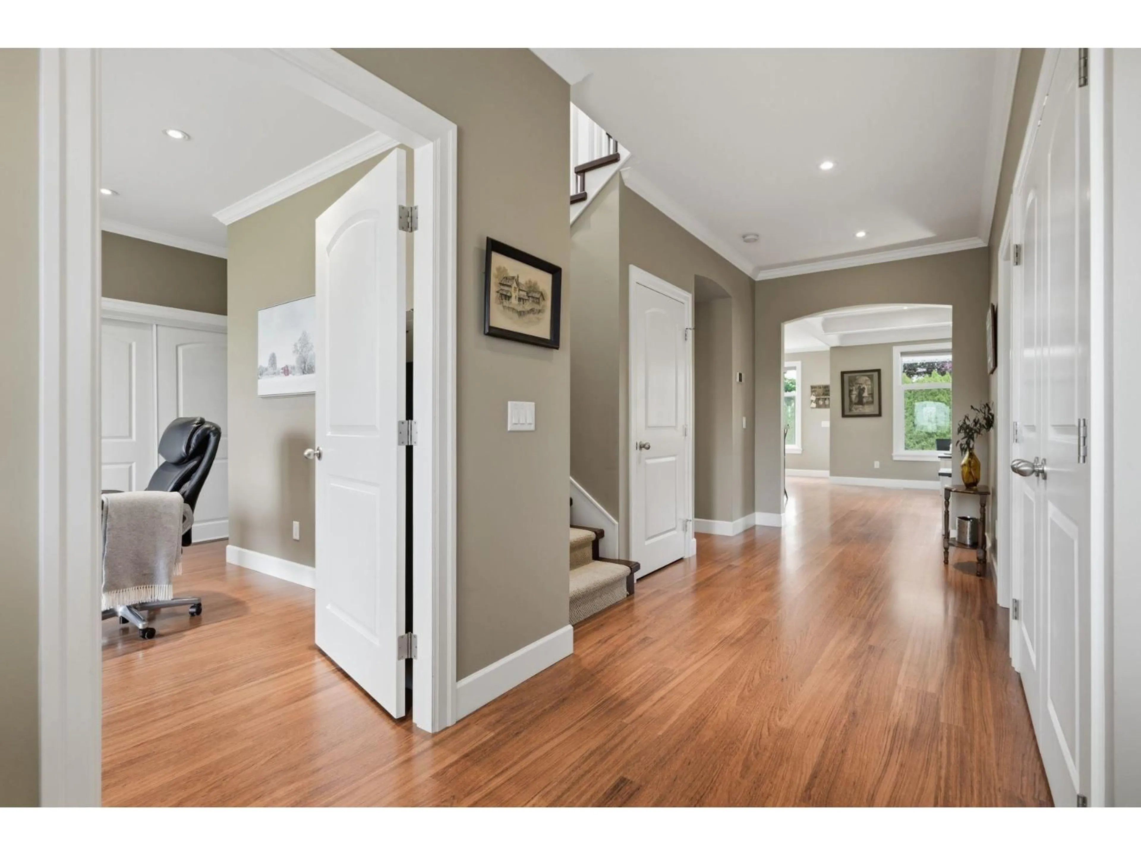 Indoor entryway for 5120 214 STREET, Langley British Columbia V3A5B7