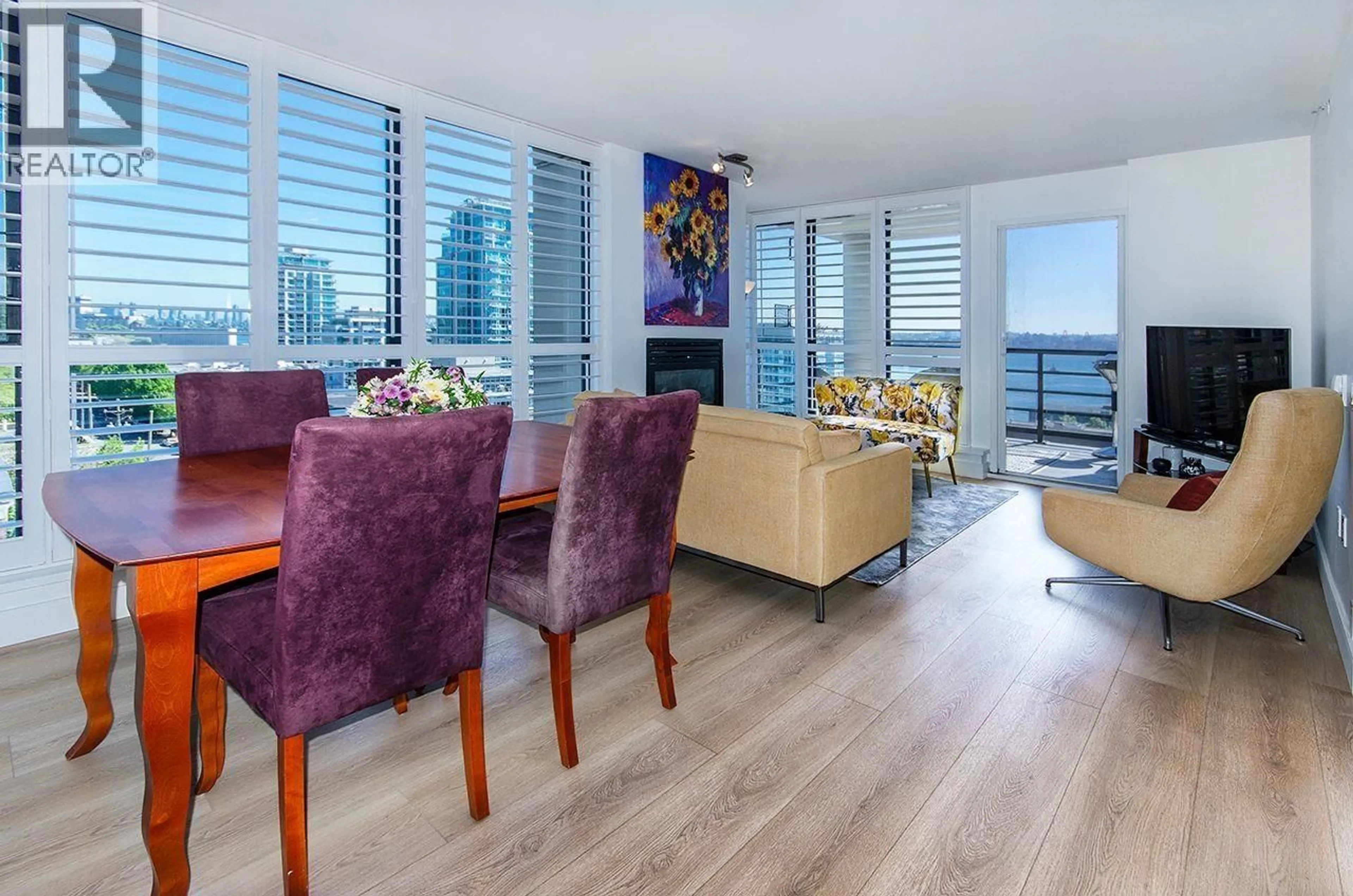 Living room with furniture, wood/laminate floor for 902 - 124 1ST STREET, North Vancouver British Columbia V7M3N3