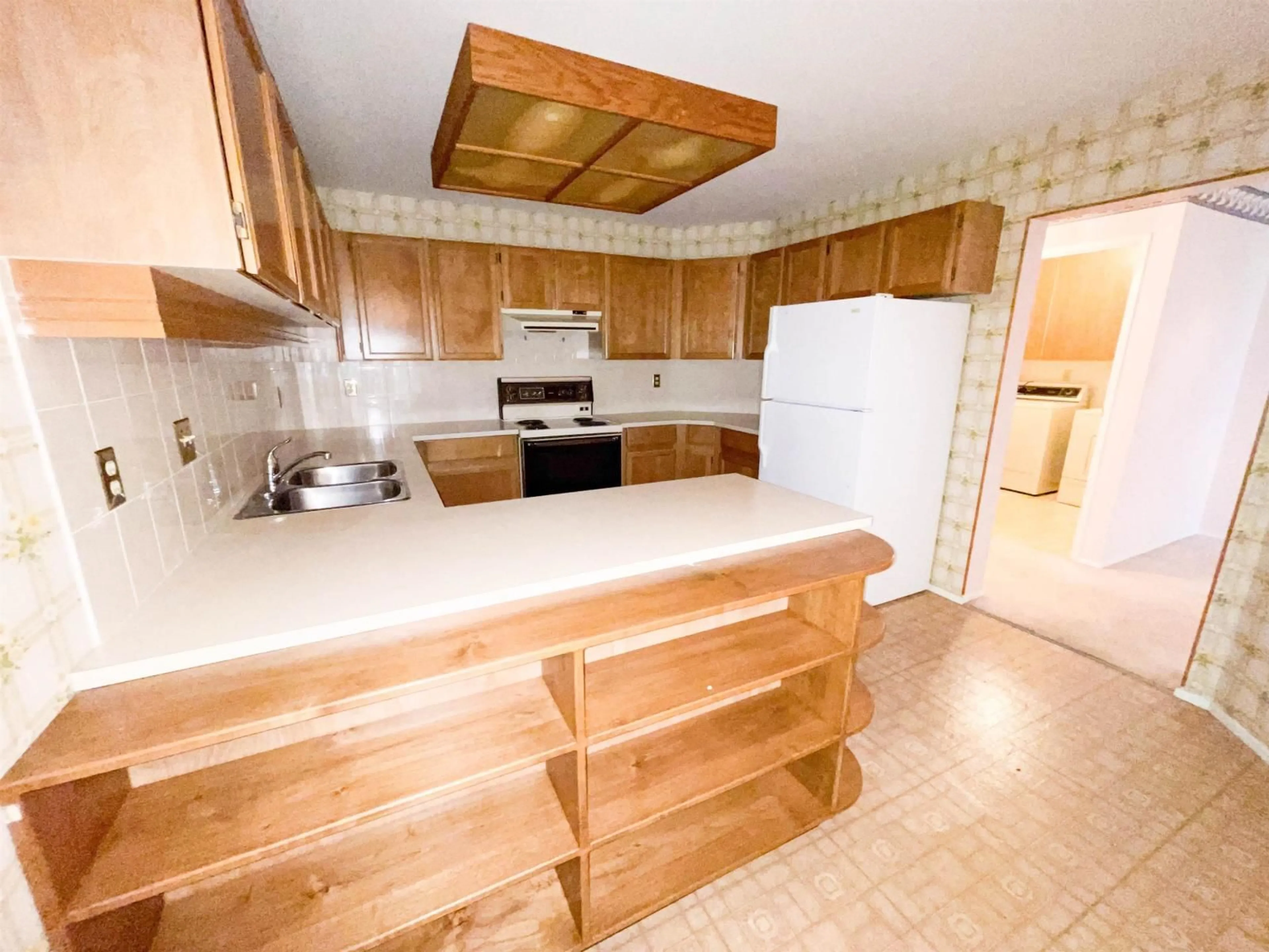 Standard kitchen, unknown for 102 - 13894 102 AVENUE, Surrey British Columbia V3T1P1