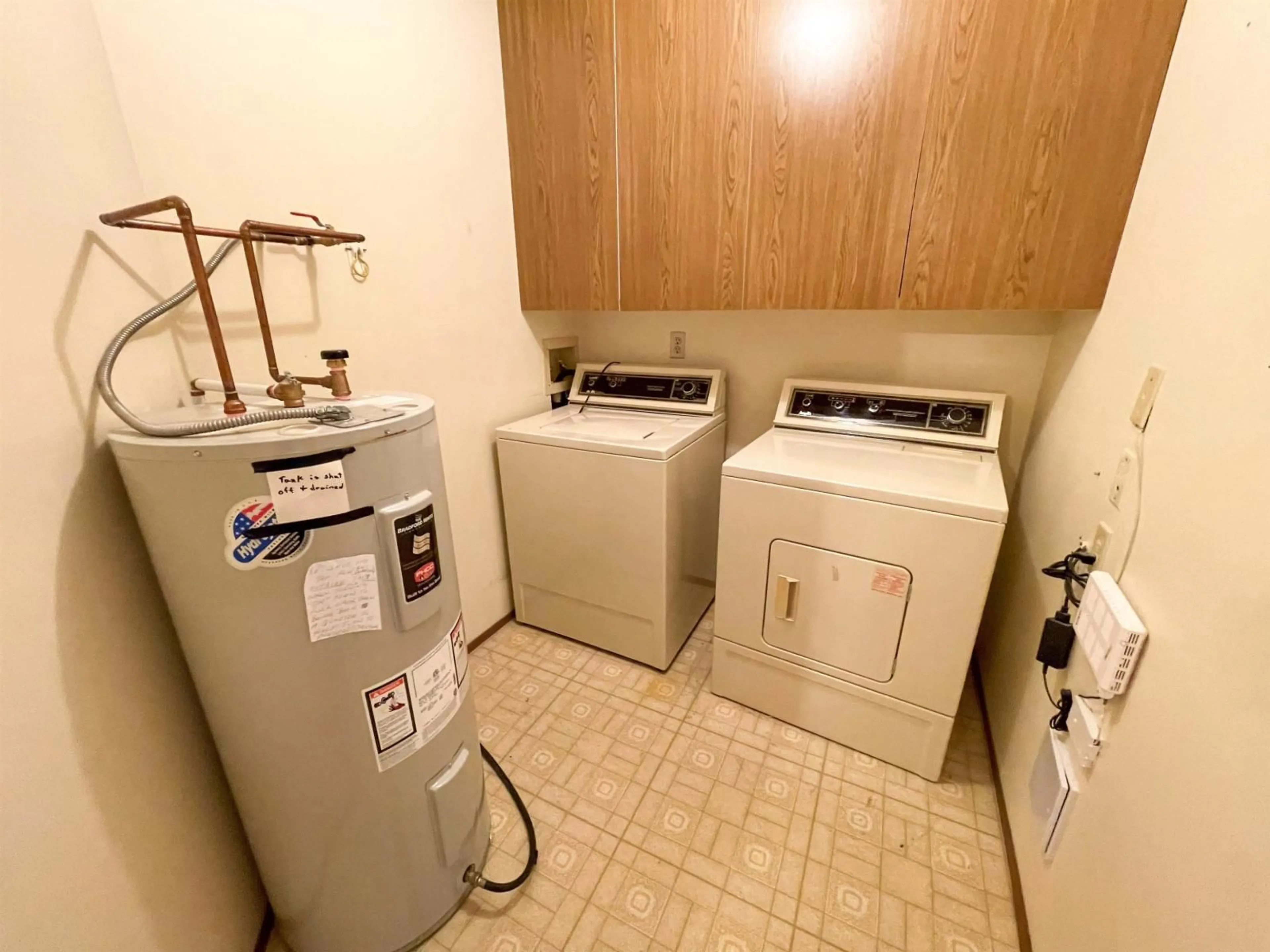 Laundry room for 102 - 13894 102 AVENUE, Surrey British Columbia V3T1P1