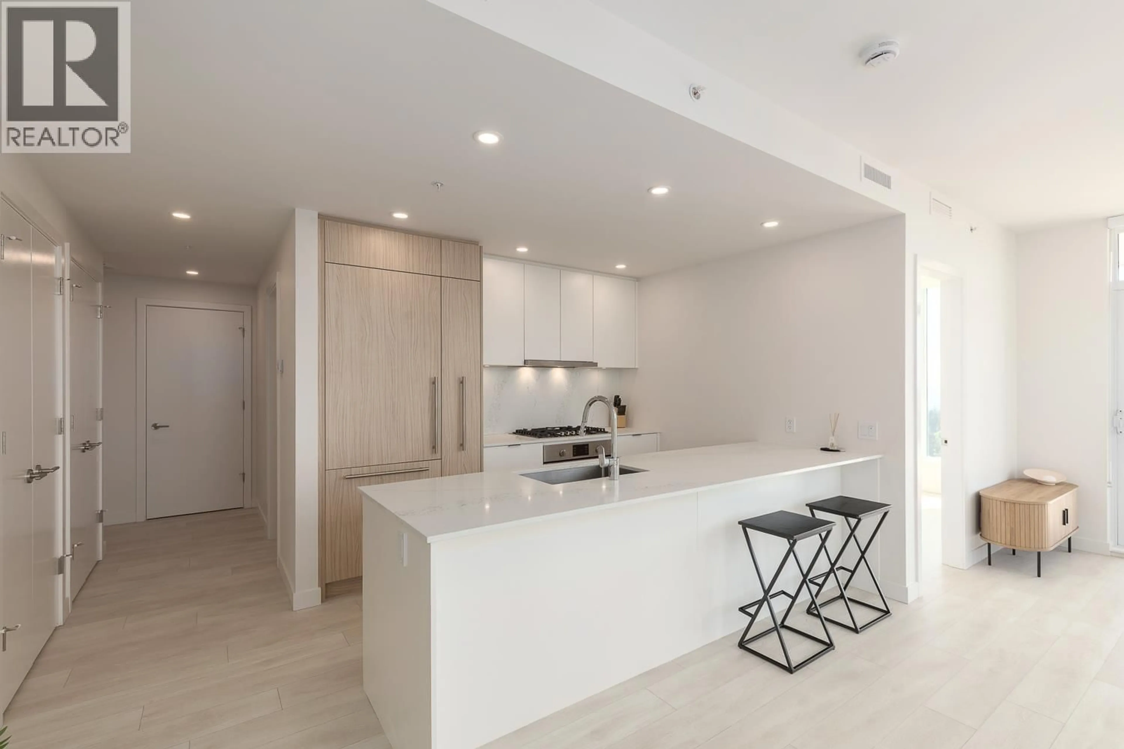 Open concept kitchen, ceramic/tile floor for 2404 - 537 COTTONWOOD AVENUE, Coquitlam British Columbia V3J0S4