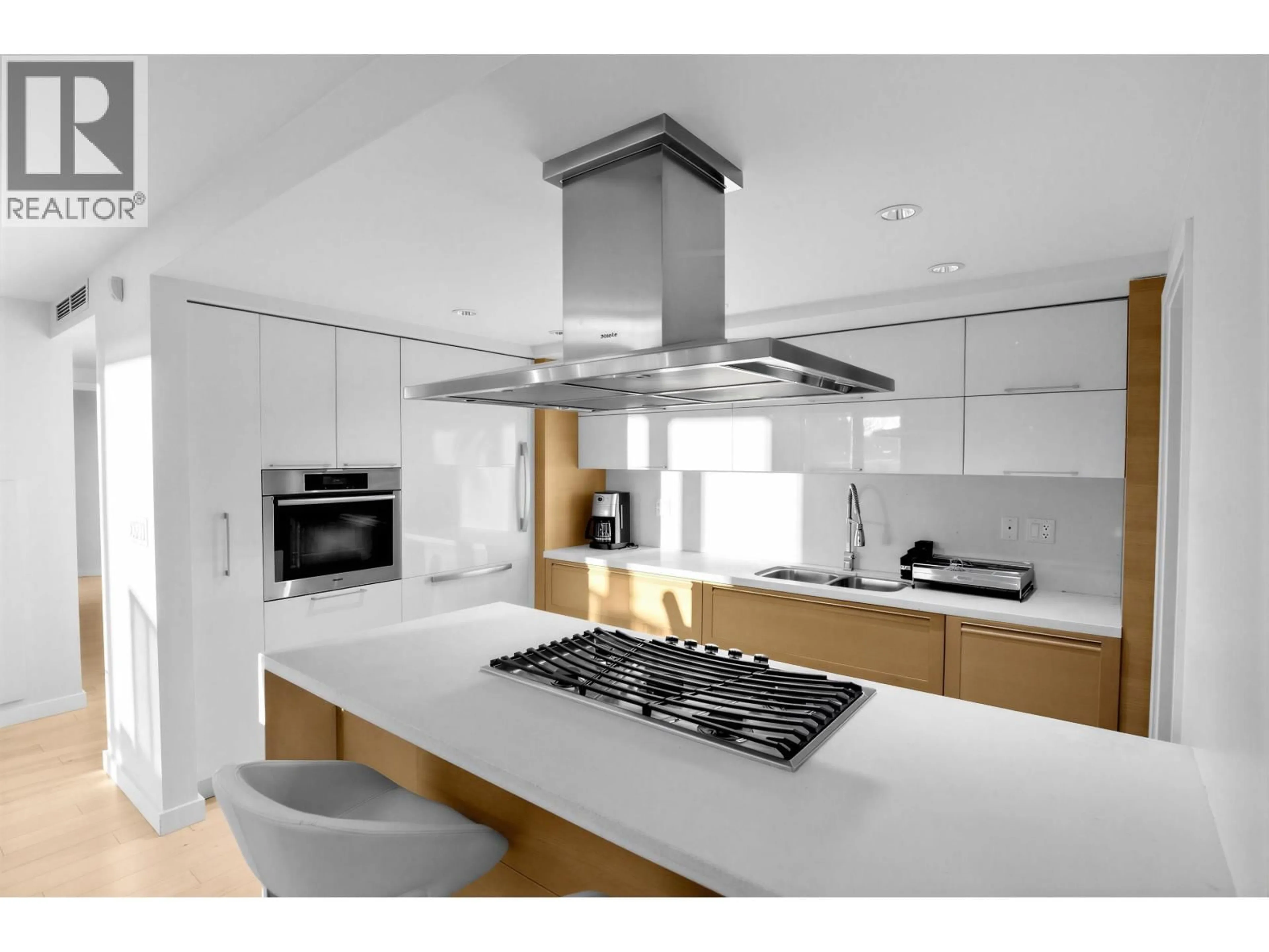Contemporary kitchen, wood/laminate floor for 305 - 8 SMITHE MEWS, Vancouver British Columbia V6B0A5