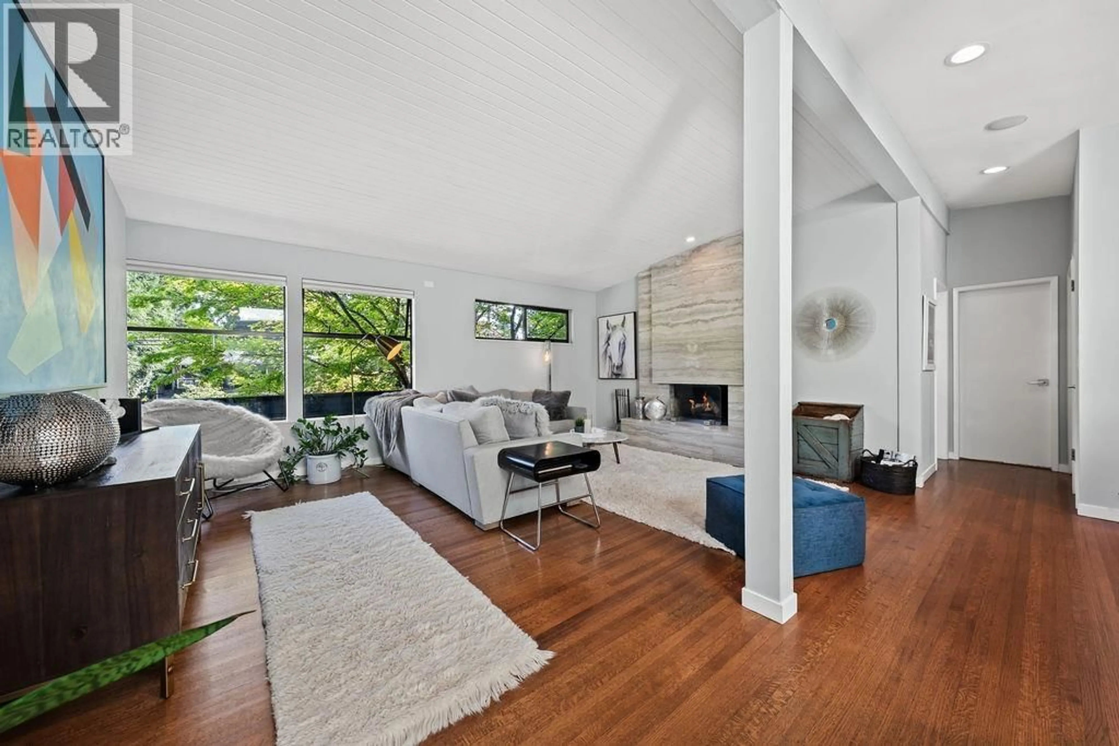 Living room with furniture, unknown for 1098 LINNAE AVENUE, North Vancouver British Columbia V7R1Z4