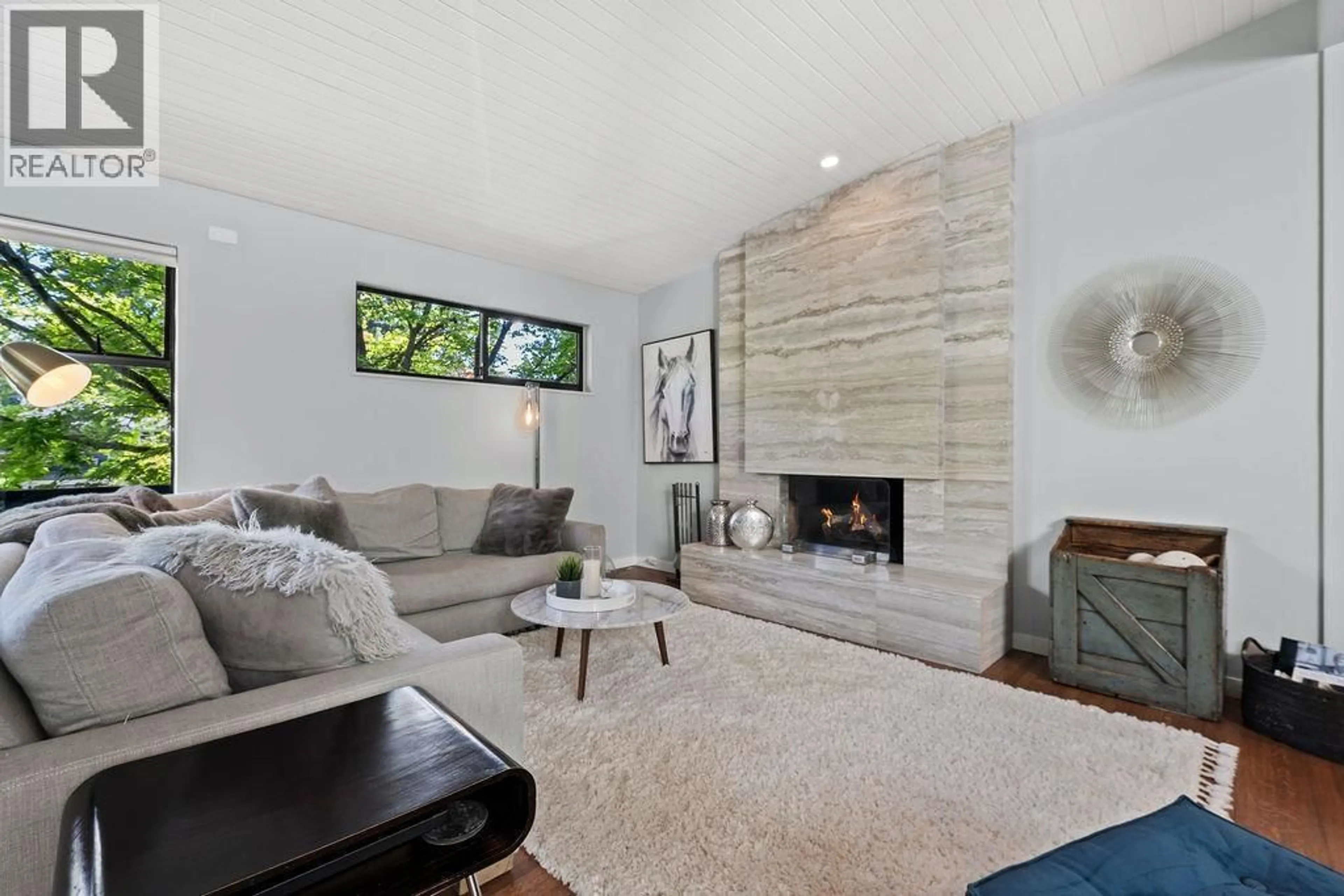 Living room with furniture, unknown for 1098 LINNAE AVENUE, North Vancouver British Columbia V7R1Z4
