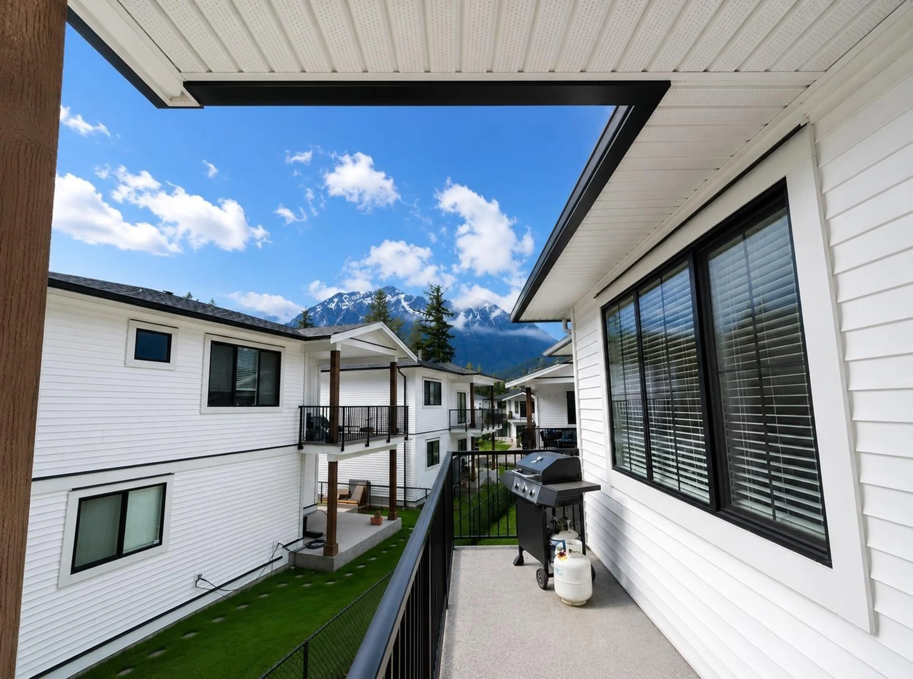 Patio, mountain view for 63866 BEECH AVENUE, Hope British Columbia V0X1L2