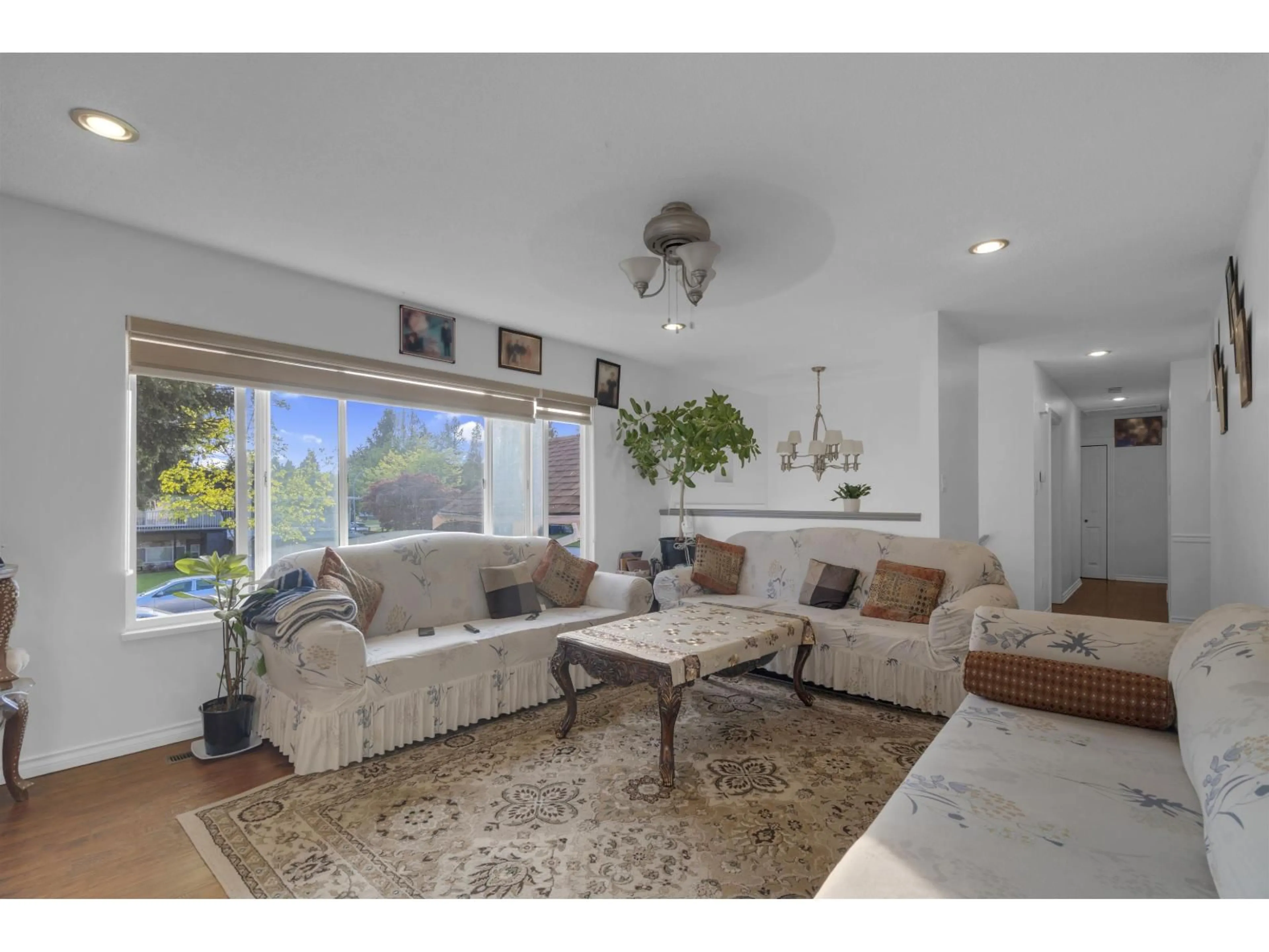 Living room with furniture, unknown for 9298 CINNAMON DRIVE, Surrey British Columbia V3V1V2
