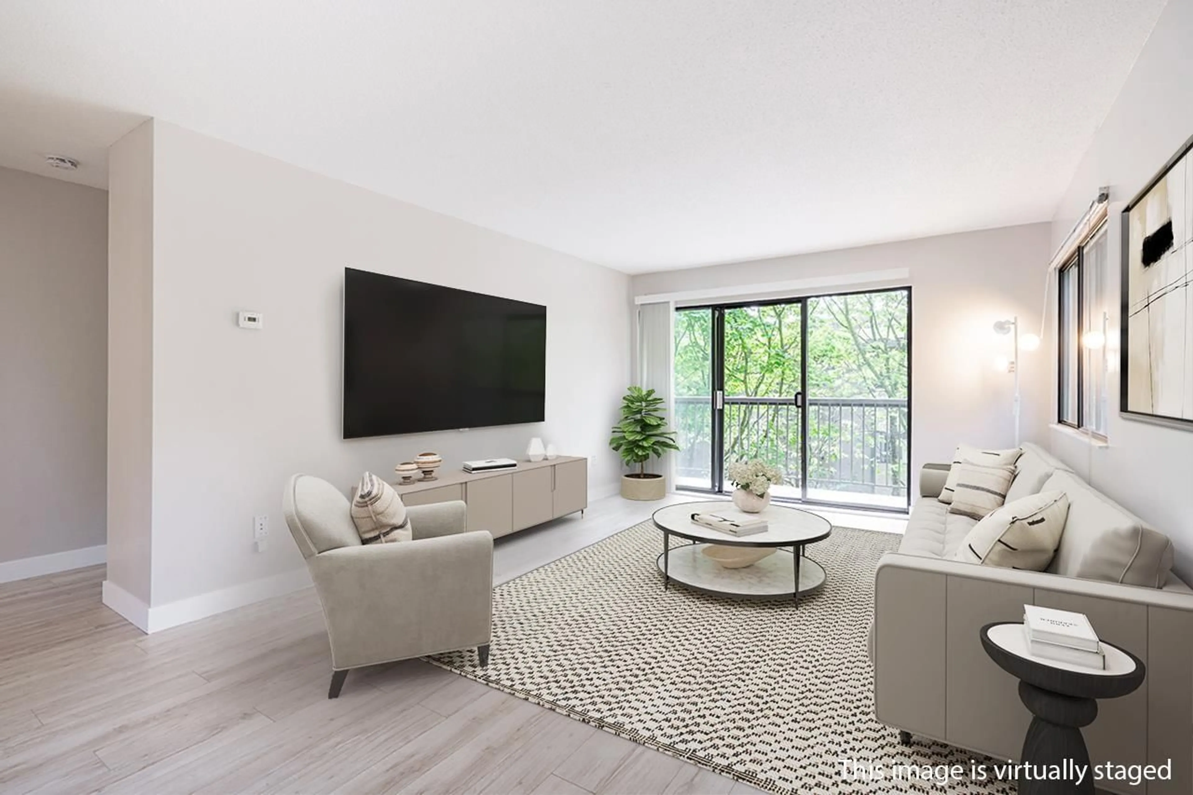 Living room with furniture, unknown for 206 - 15020 NORTH BLUFF ROAD, White Rock British Columbia V4B5A4