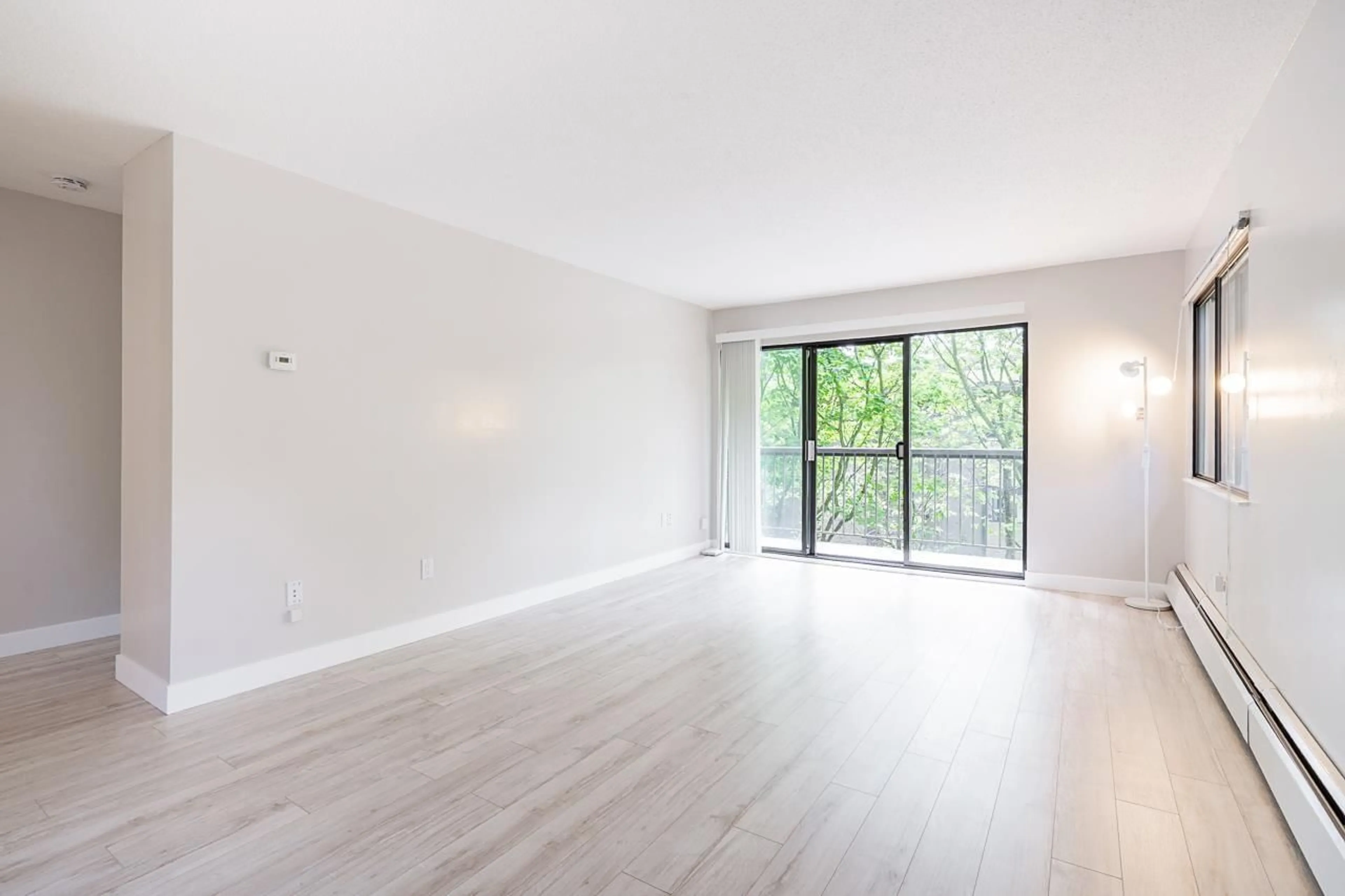 A pic of a room for 206 - 15020 NORTH BLUFF ROAD, White Rock British Columbia V4B5A4
