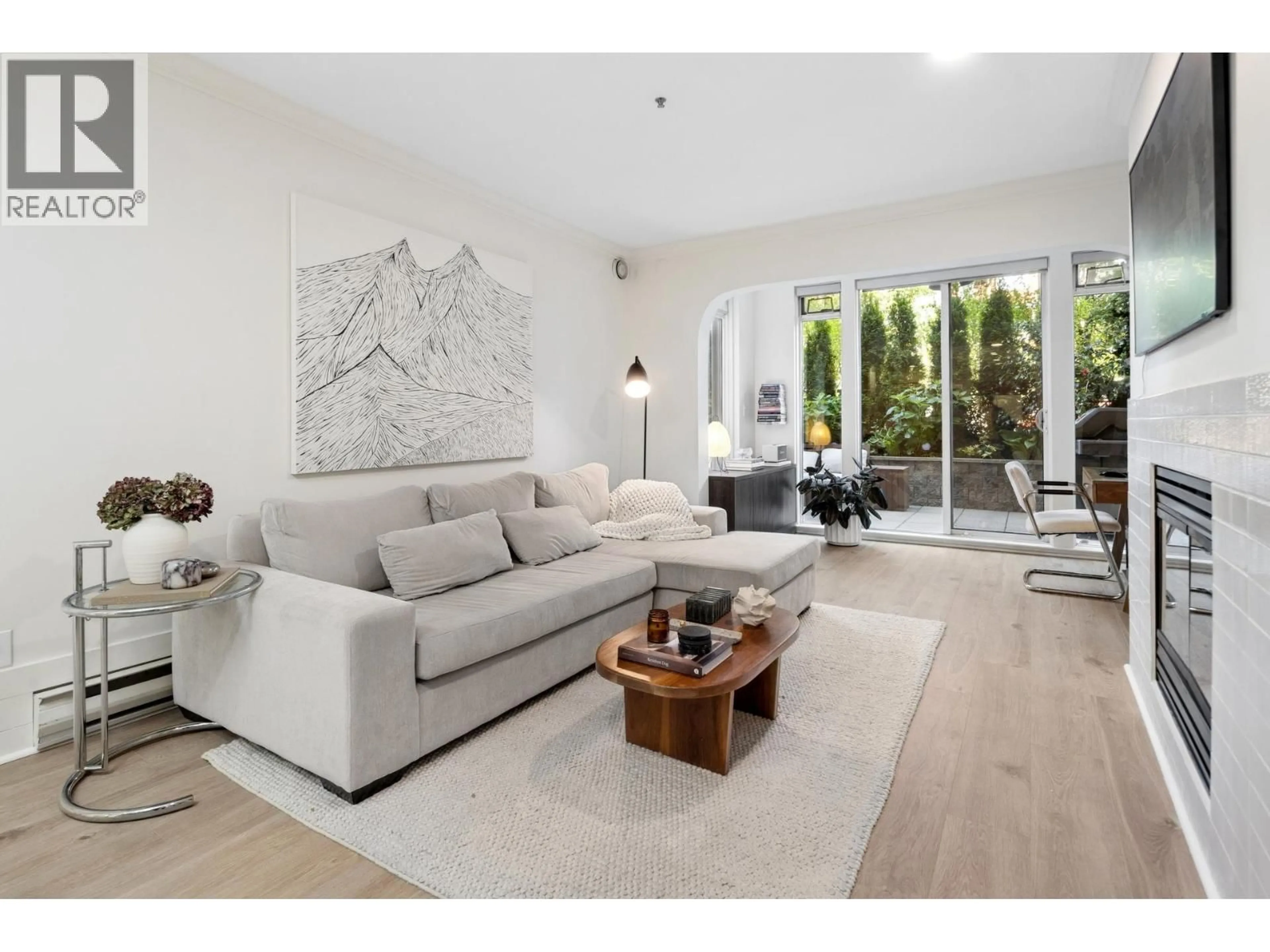 Living room with furniture, unknown for 114 - 155 3RD STREET, North Vancouver British Columbia V7L1E5