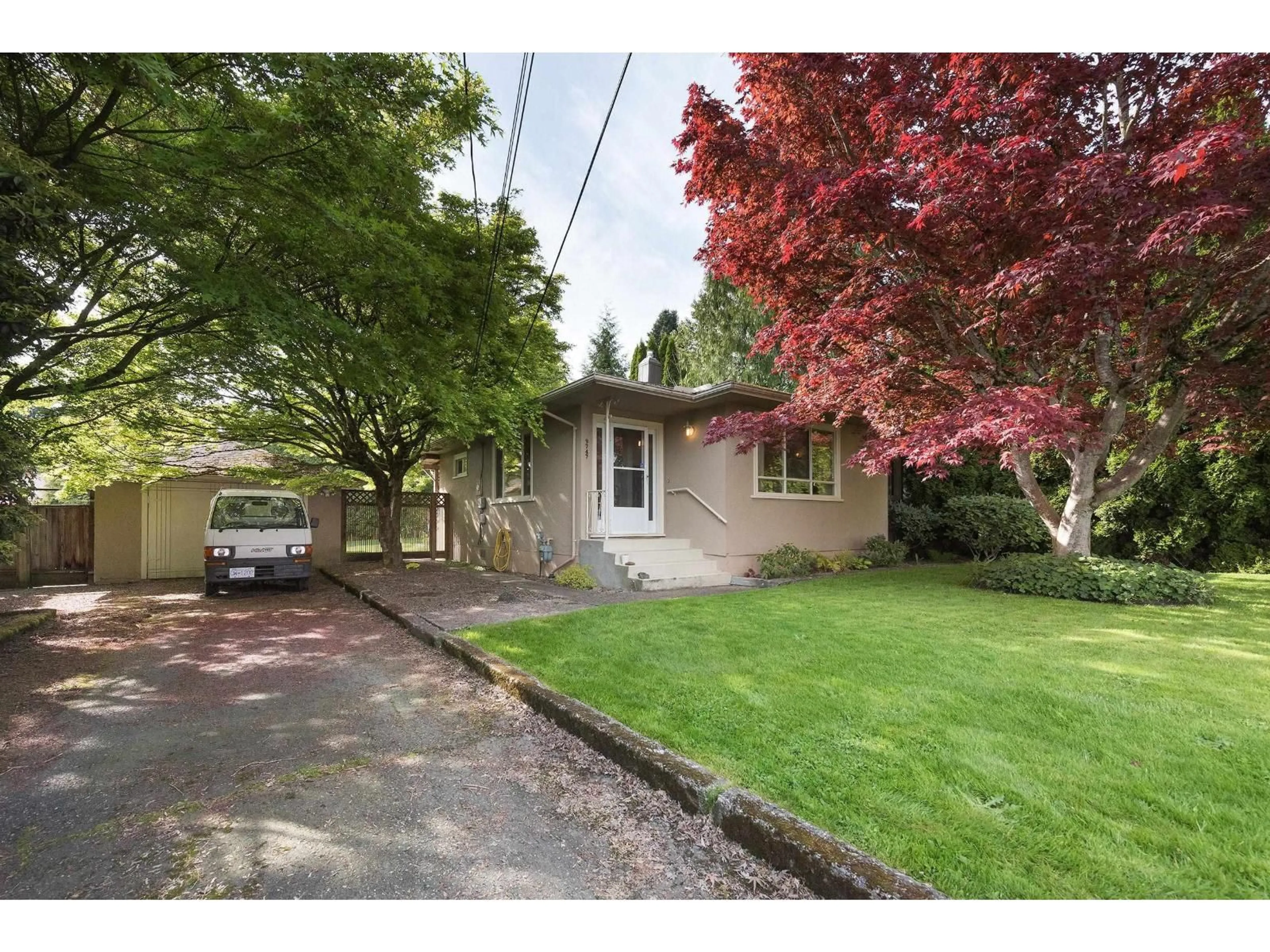 A pic from outside/outdoor area/front of a property/back of a property/a pic from drone, street for 9747 SIDNEY STREET, Chilliwack British Columbia V2P4G5