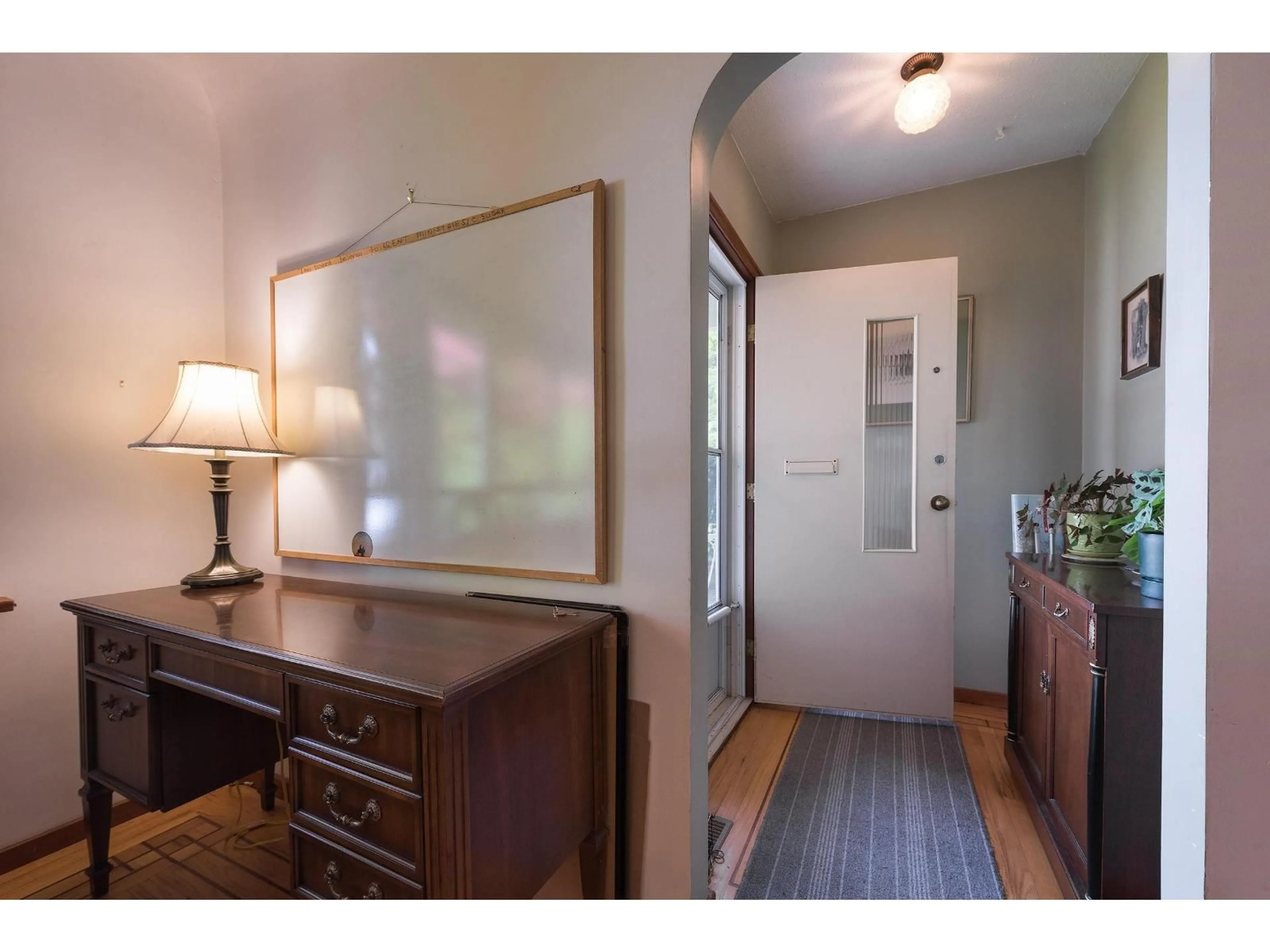 Indoor entryway for 9747 SIDNEY STREET, Chilliwack British Columbia V2P4G5