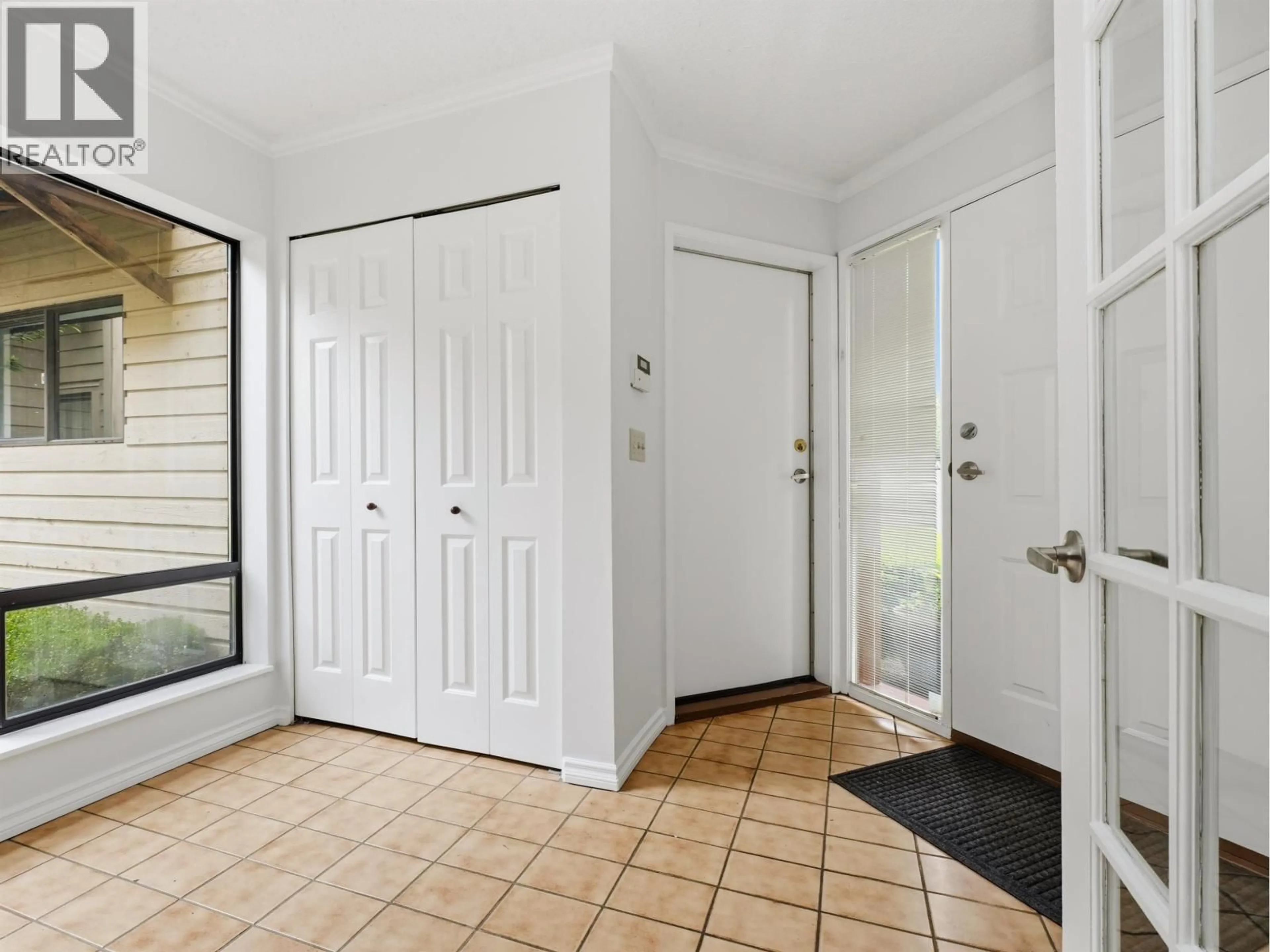 Indoor entryway for 3542 HURST PLACE, Vancouver British Columbia V5S4C8
