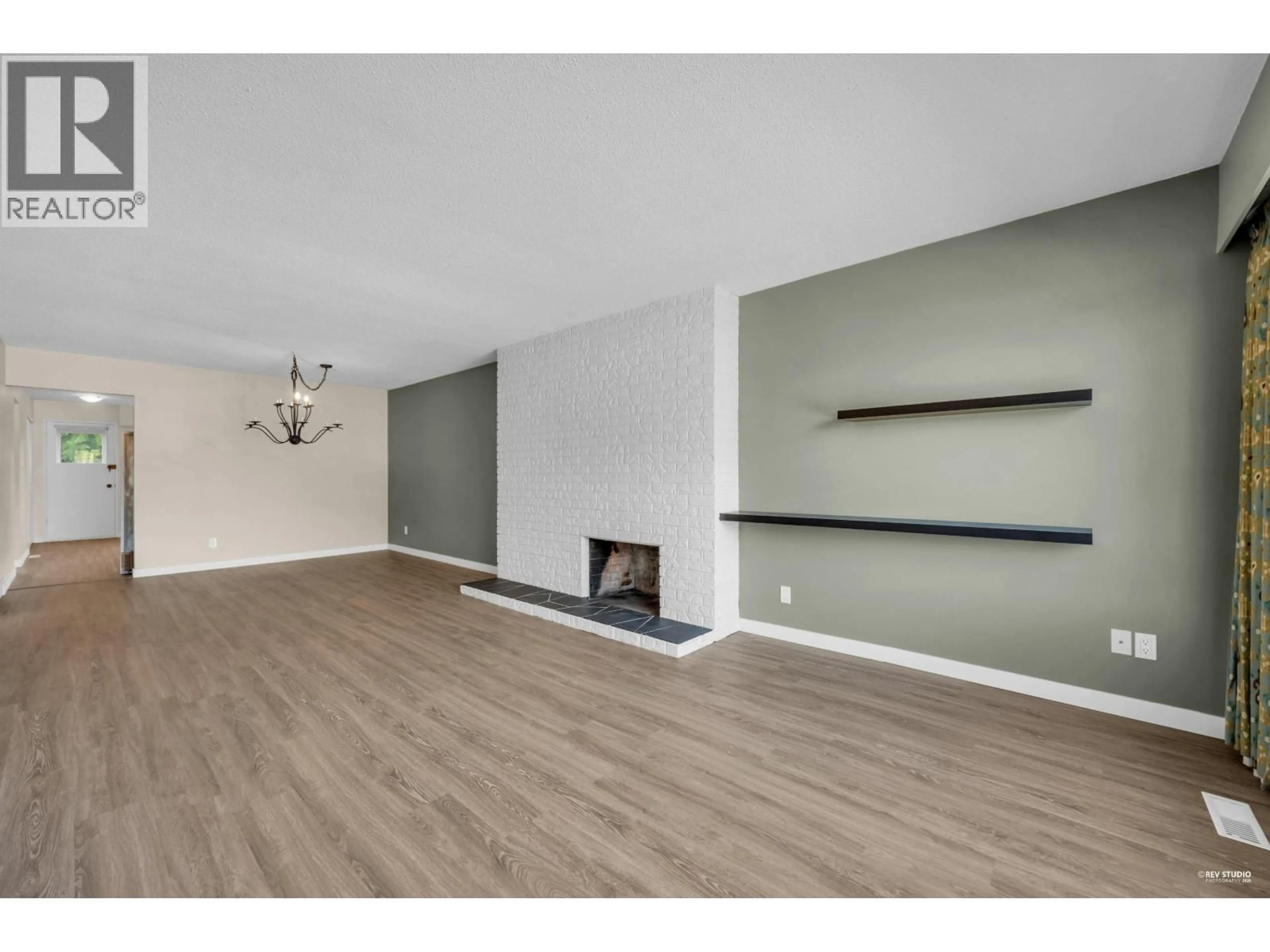 A pic of a room for 4249 BARKER AVENUE, Burnaby British Columbia V5G3C3
