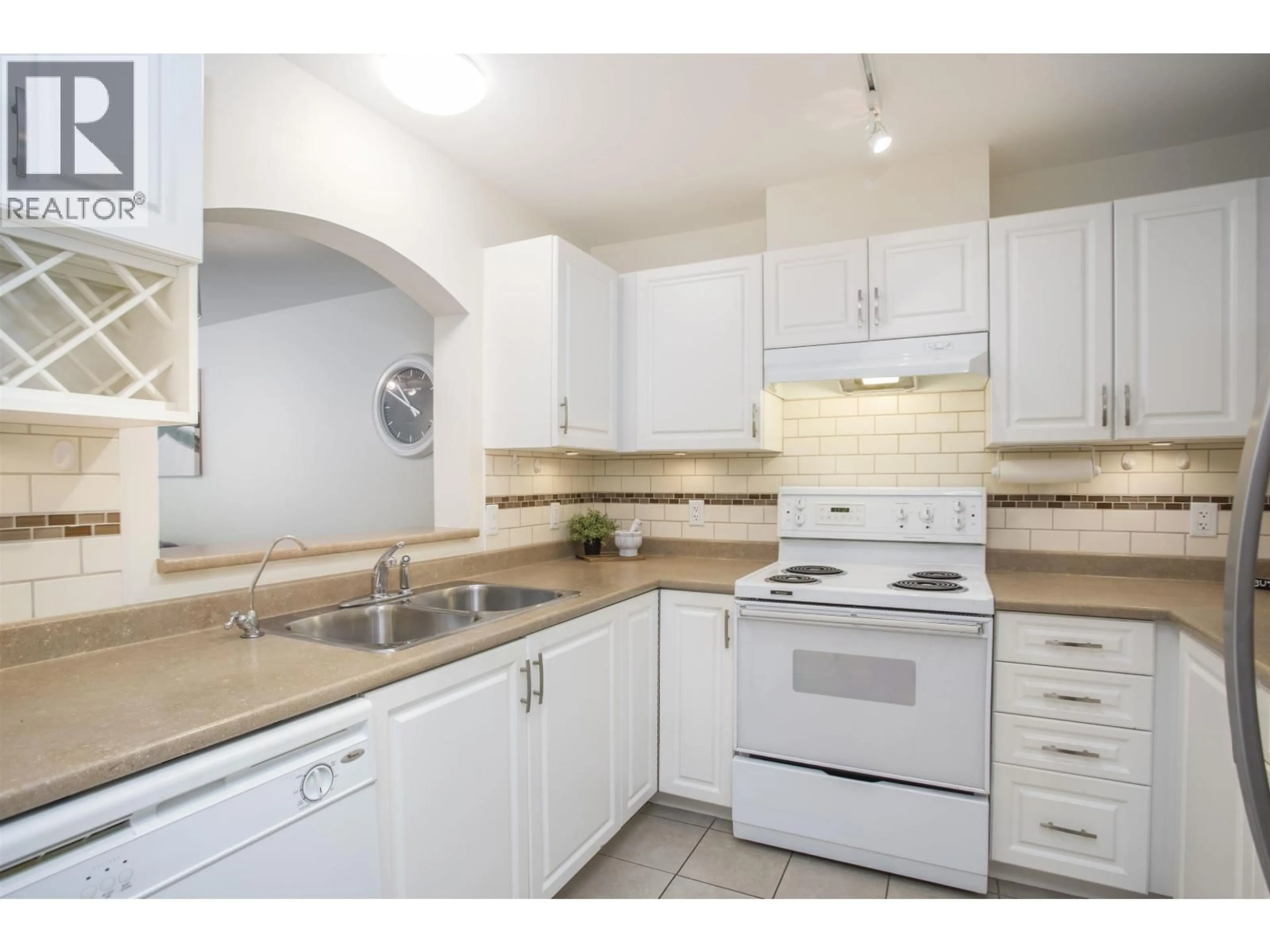 Standard kitchen, unknown for 144 - 2980 PRINCESS CRESCENT, Coquitlam British Columbia V3B7R4