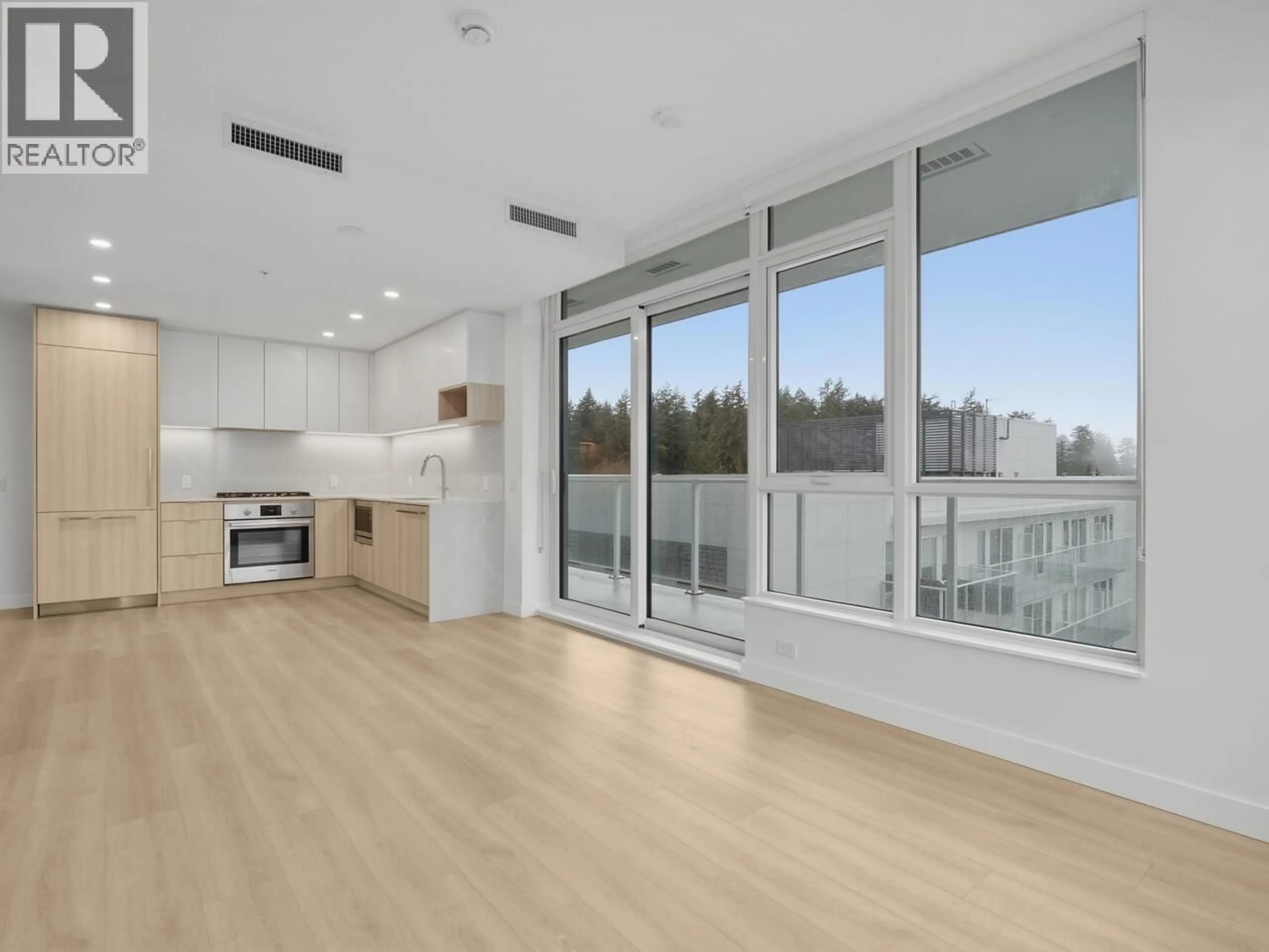 Open concept kitchen, wood/laminate floor for 501 - 6087 WILSON AVENUE, Burnaby British Columbia V5H0M1