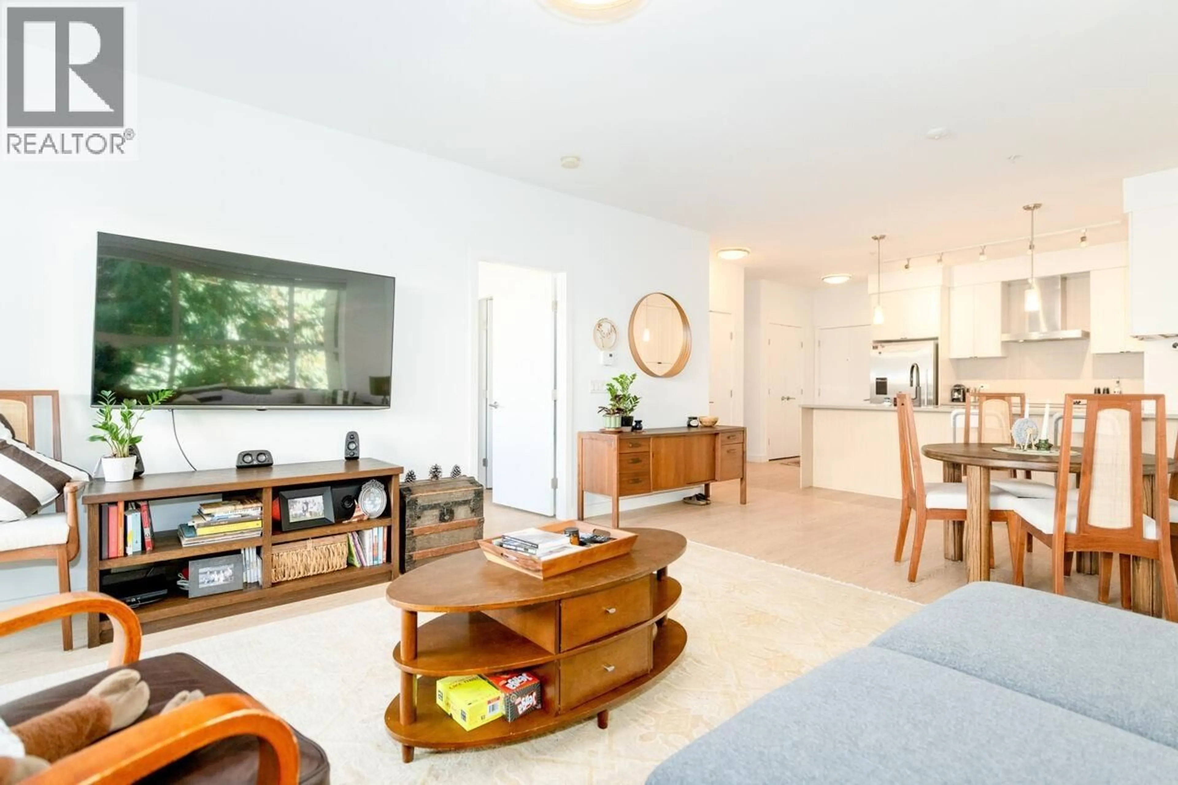 Living room with furniture, unknown for 312 - 3205 MOUNTAIN HIGHWAY, North Vancouver British Columbia V7K2H4