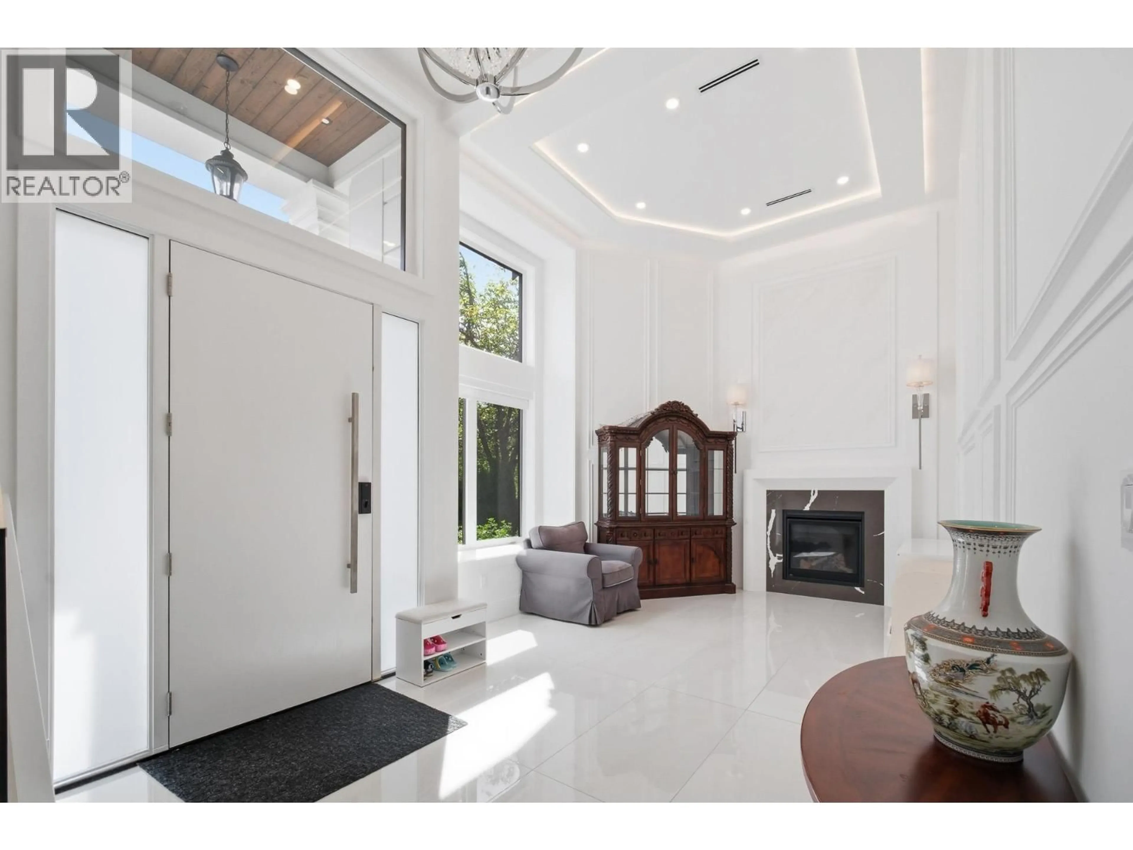 Indoor foyer for 6591 GOLDSMITH DRIVE, Richmond British Columbia V7E4G6
