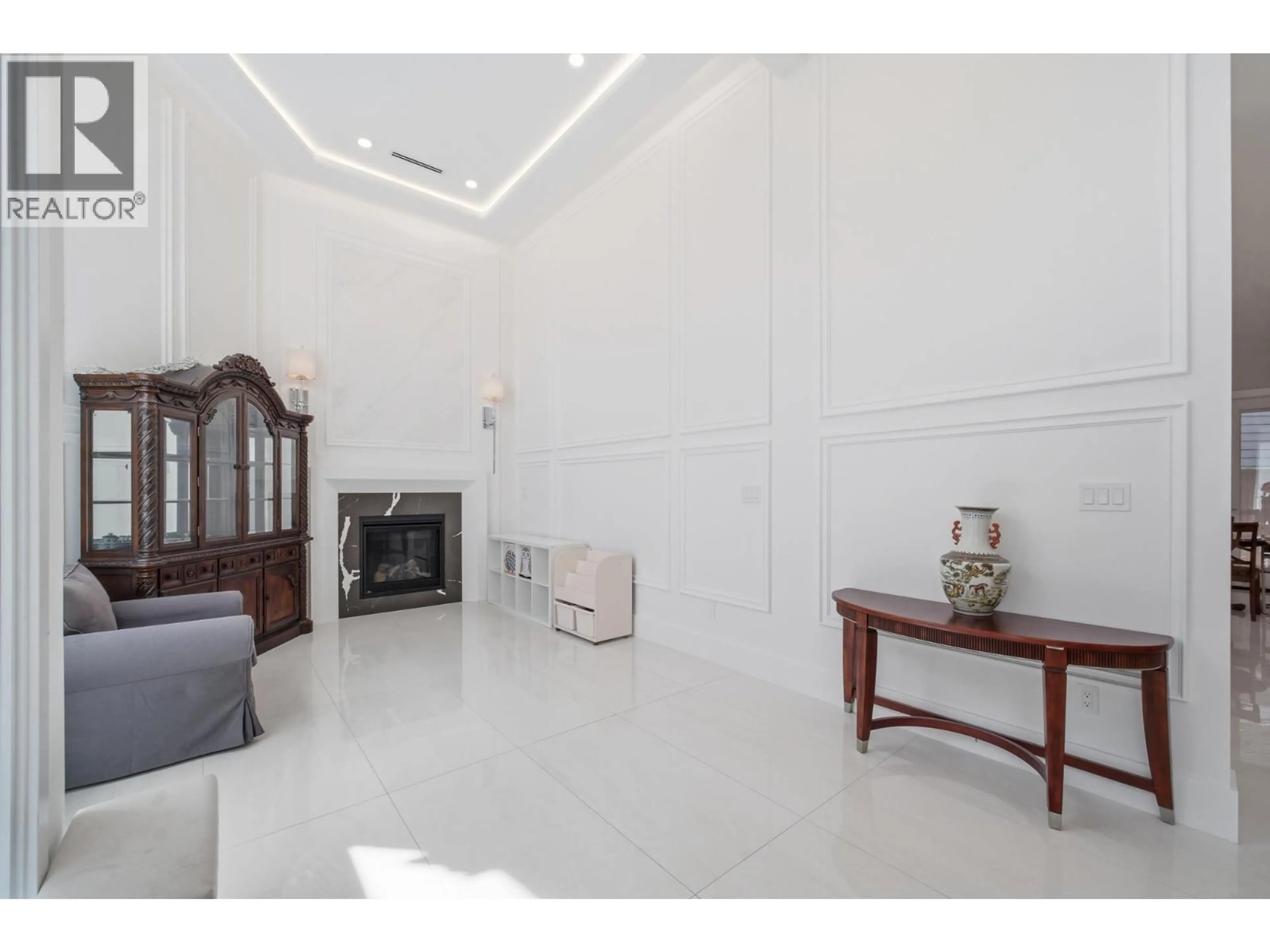 Indoor foyer for 6591 GOLDSMITH DRIVE, Richmond British Columbia V7E4G6