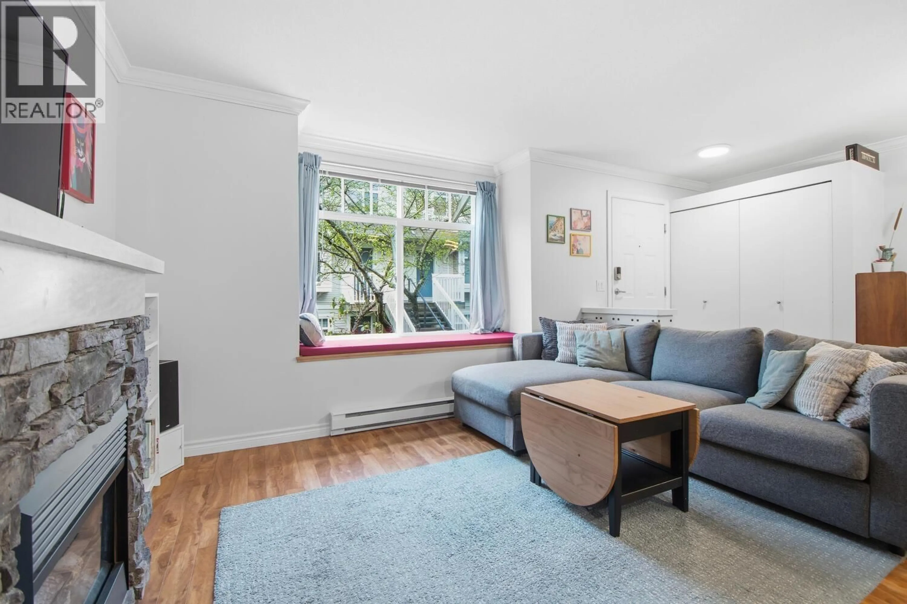 Living room with furniture, unknown for 40 - 7488 SOUTHWYNDE AVENUE, Burnaby British Columbia V3N5C6