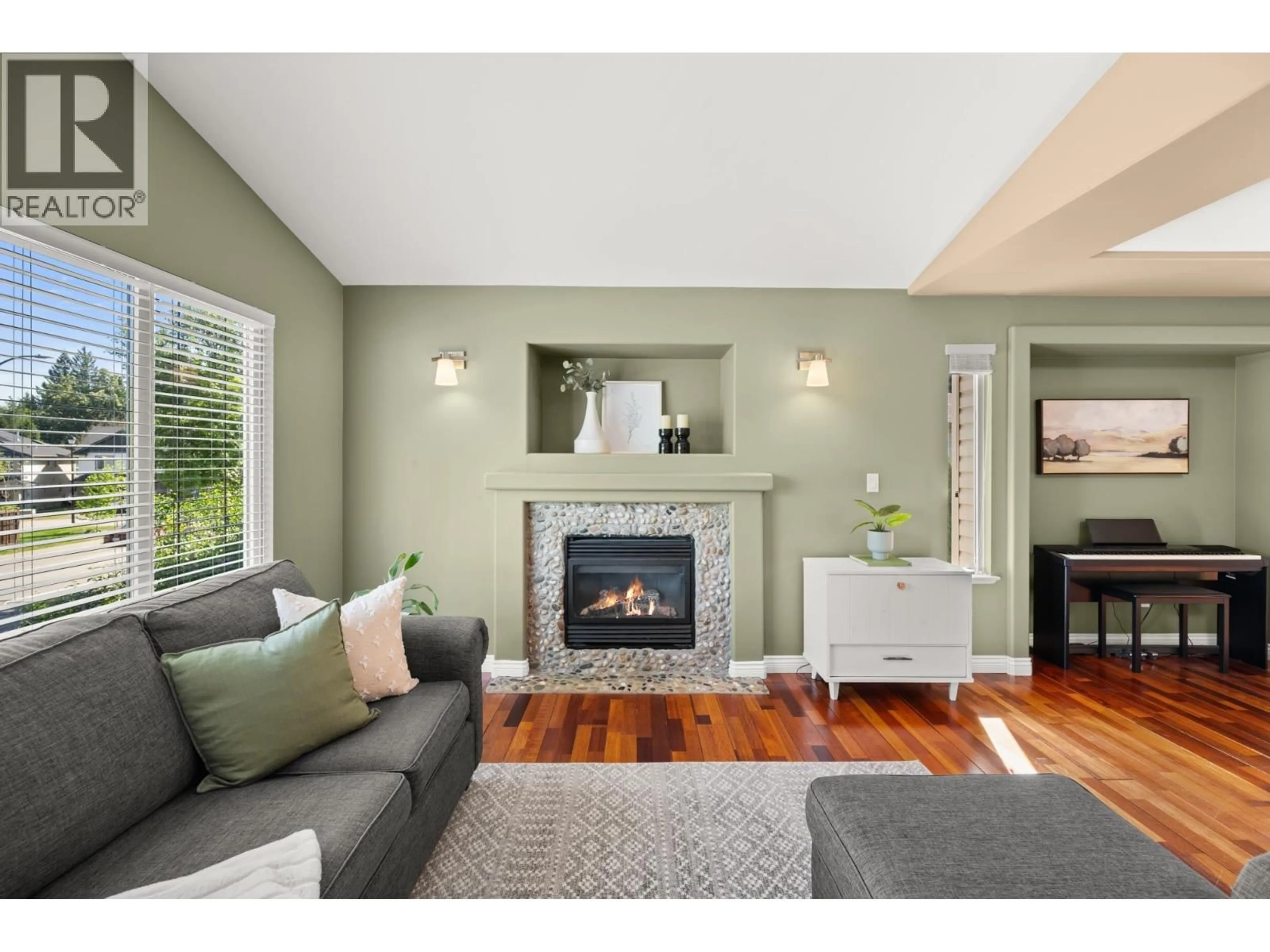 Living room with furniture, unknown for 11457 CREEKSIDE STREET, Maple Ridge British Columbia V2W2C1