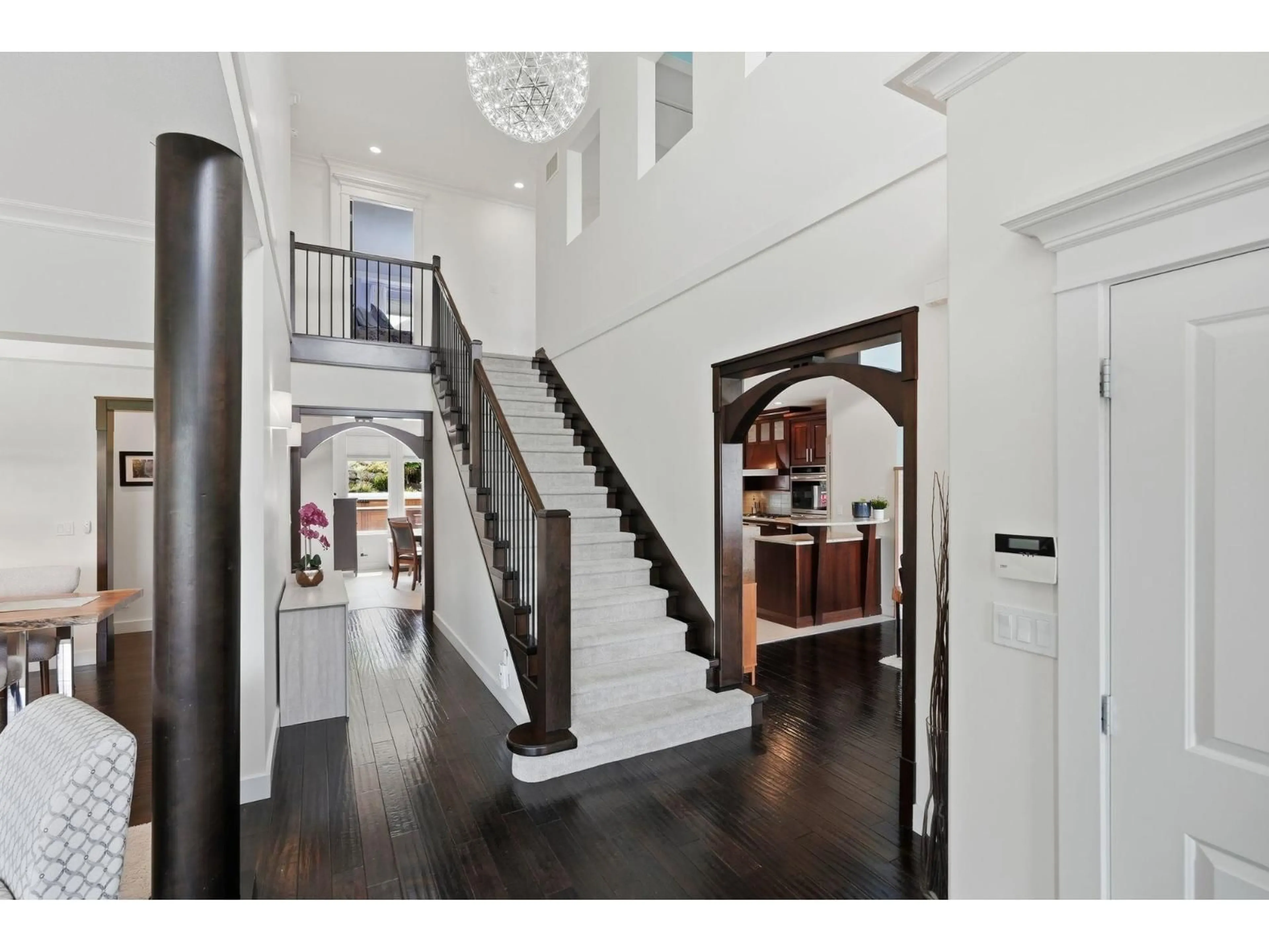 Indoor foyer for 35812 WESTVIEW BOULEVARD, Abbotsford British Columbia V3G3G3