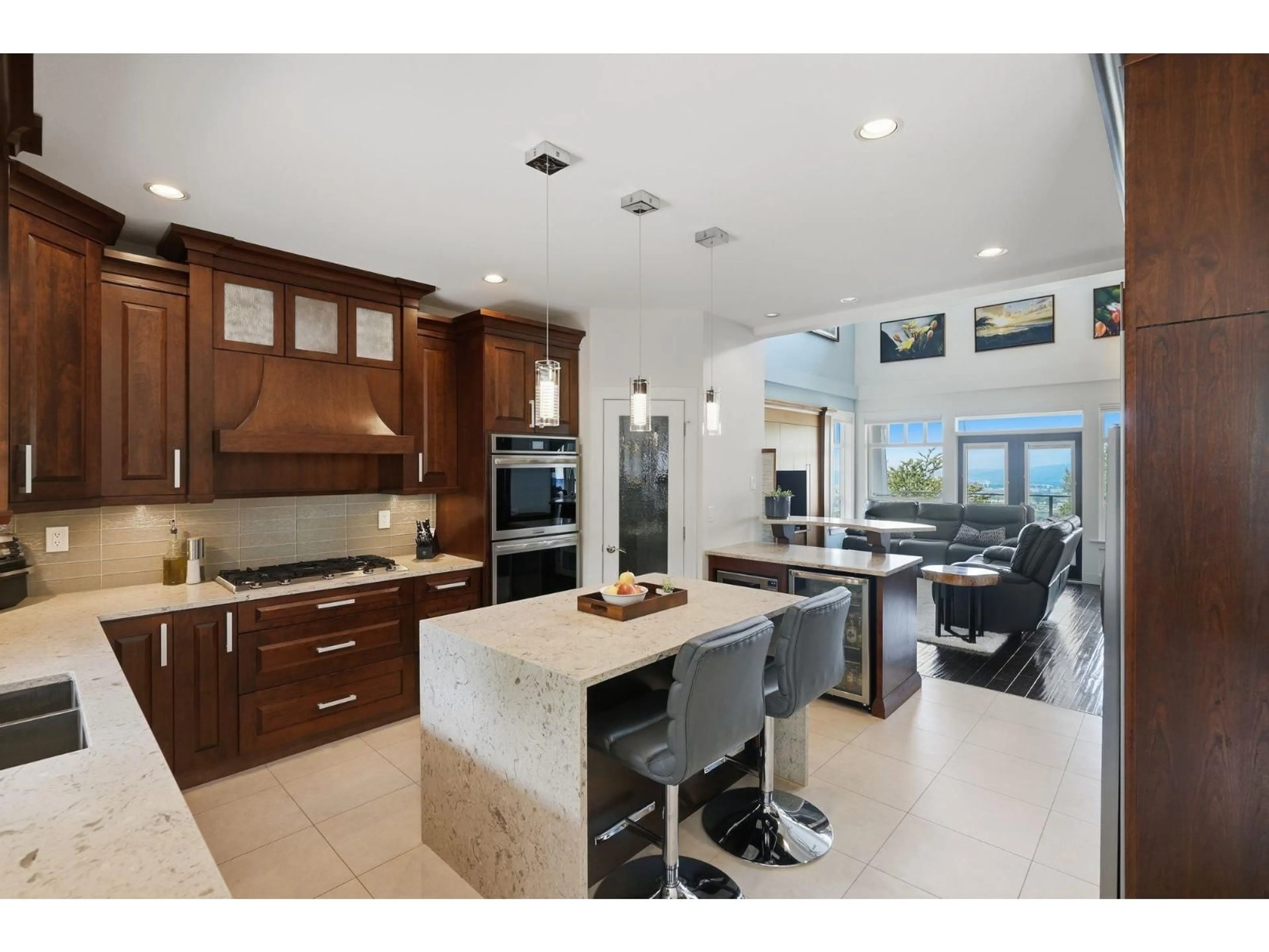 Open concept kitchen, ceramic/tile floor for 35812 WESTVIEW BOULEVARD, Abbotsford British Columbia V3G3G3