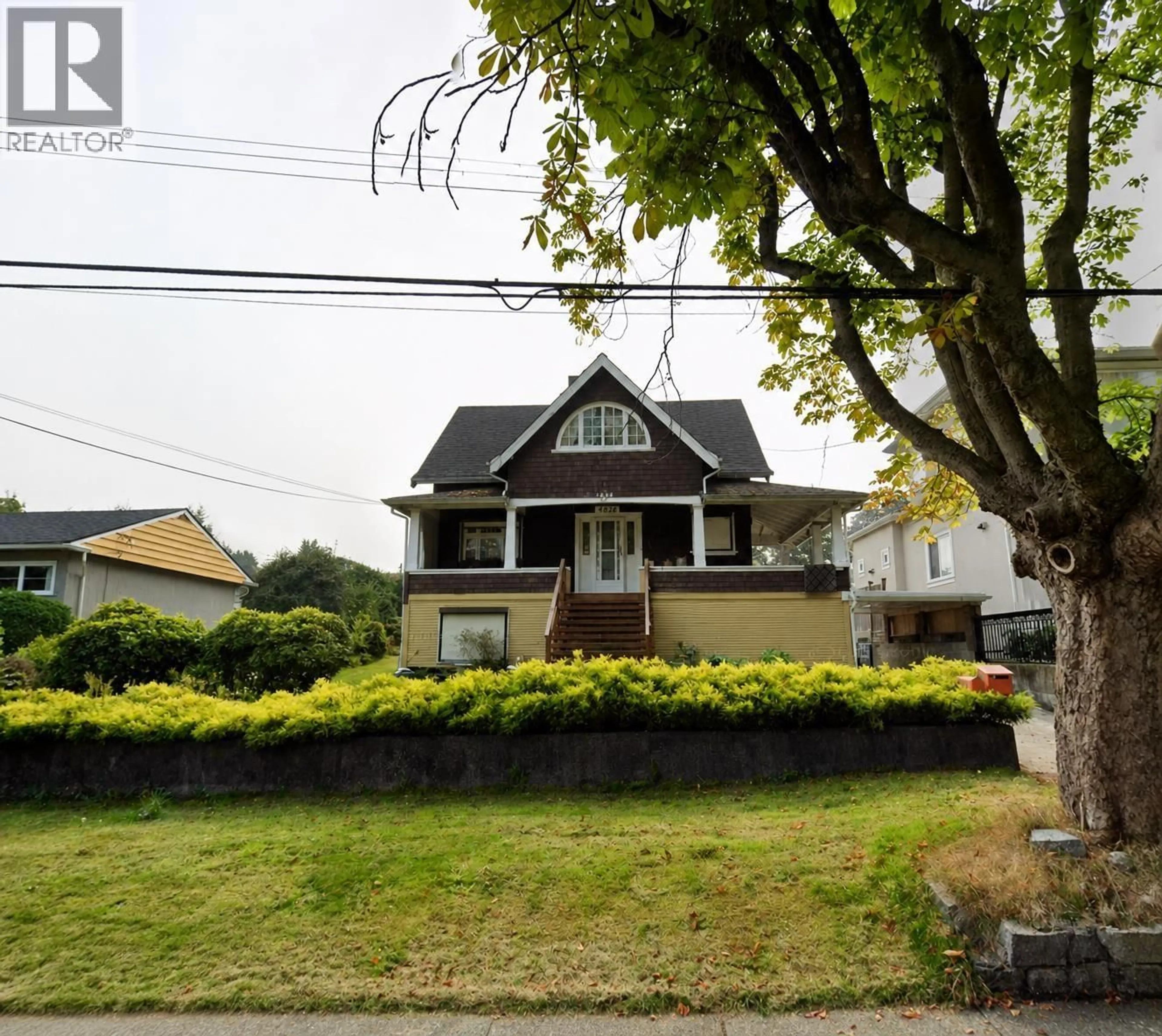 A pic from outside/outdoor area/front of a property/back of a property/a pic from drone, street for 4826 BUXTON STREET, Burnaby British Columbia V5H1J3