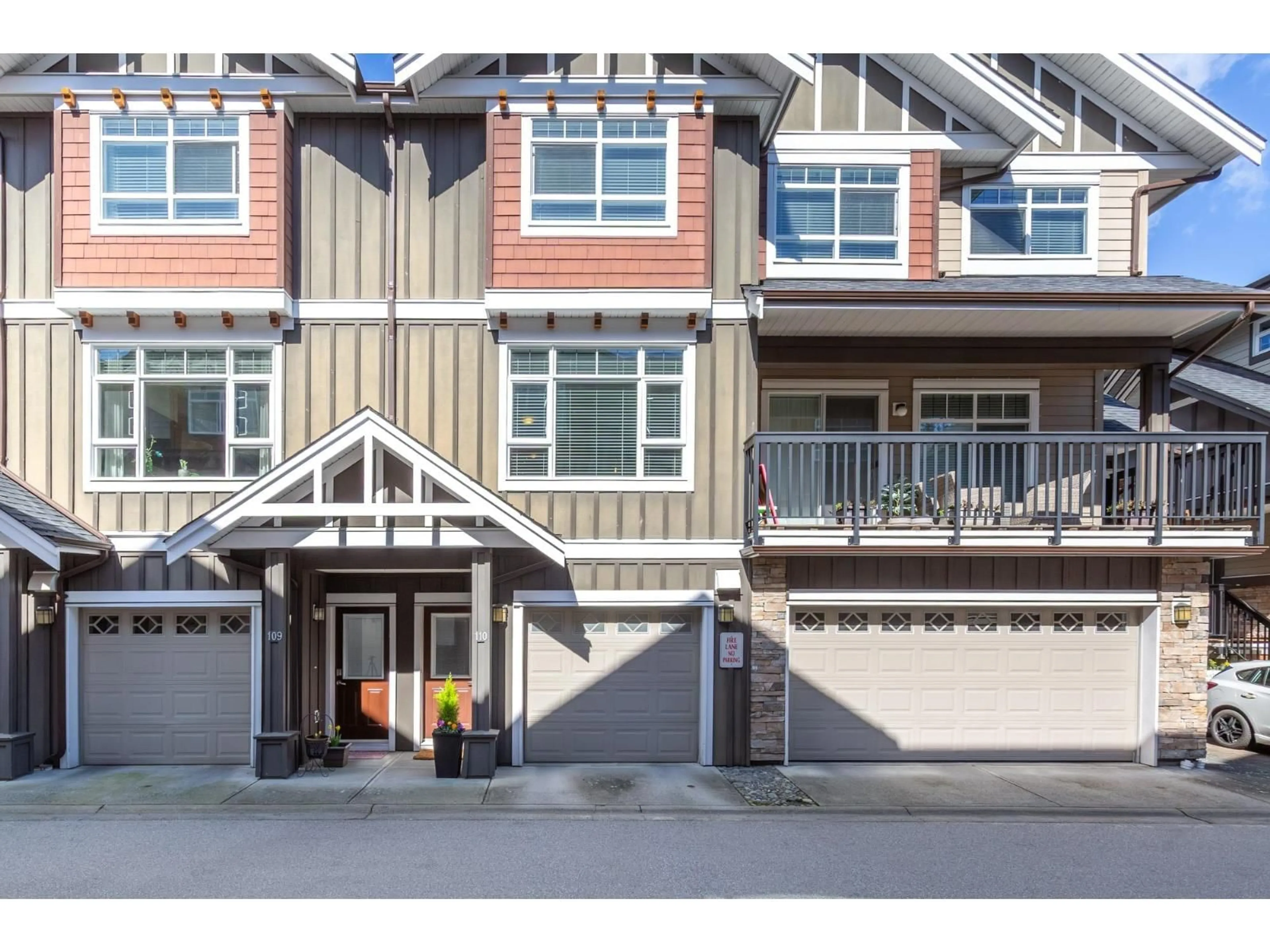 Home with vinyl exterior material, street for 110 - 2979 156 STREET, Surrey British Columbia V3Z8V8