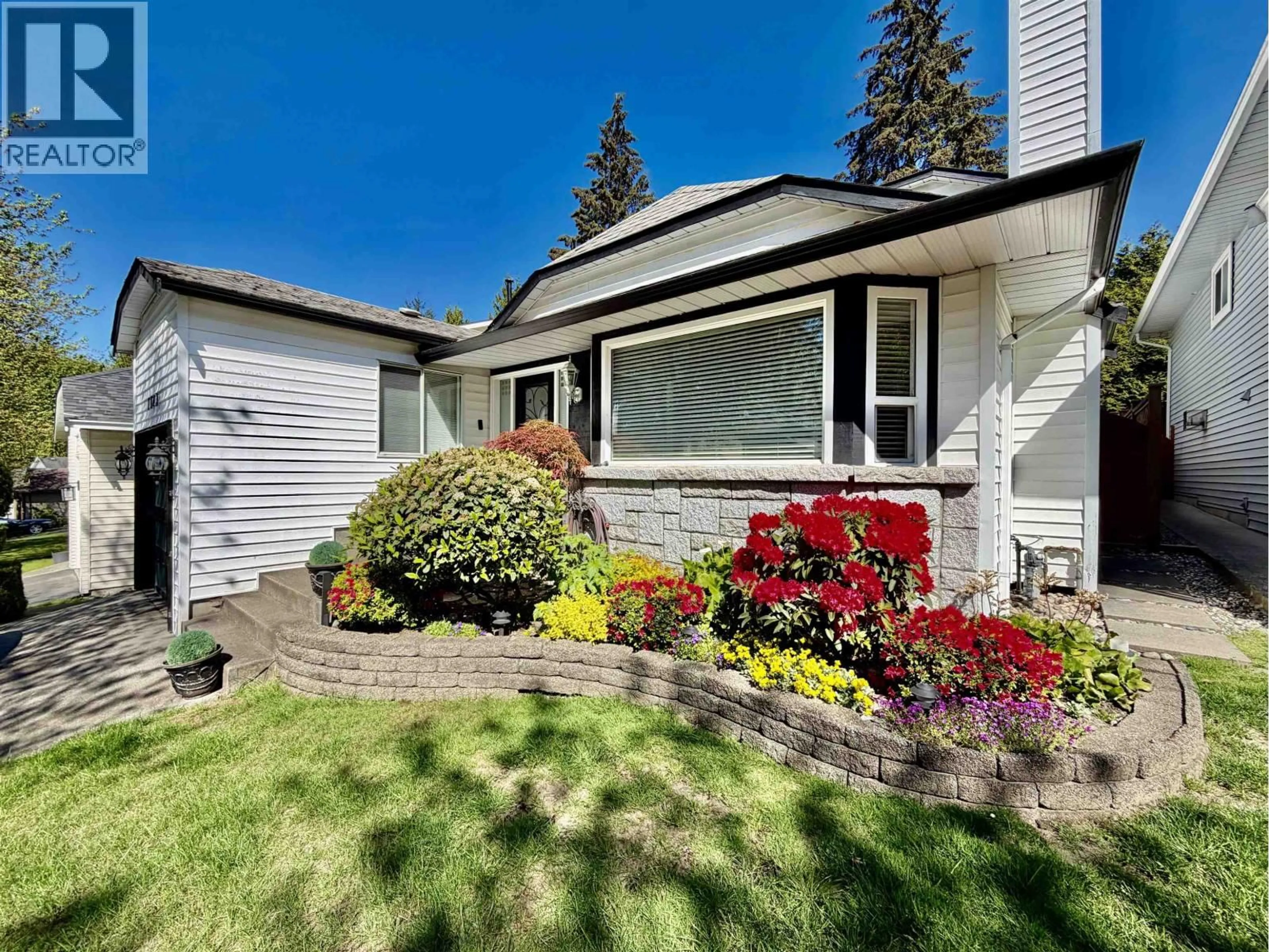 Home with vinyl exterior material, street for 3362 MANNING CRESCENT, North Vancouver British Columbia V7H2R7