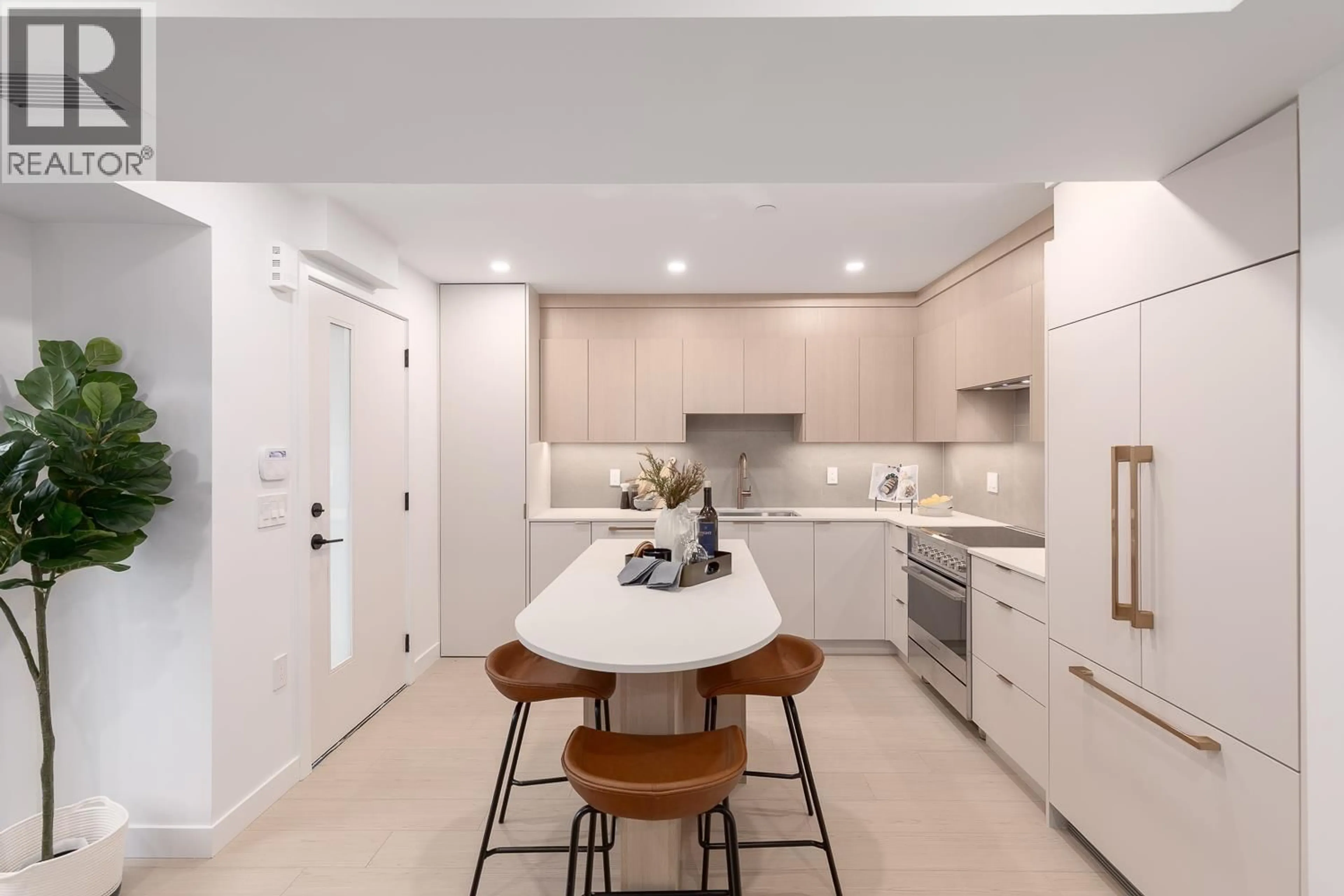 Open concept kitchen, ceramic/tile floor for 105 - 2339 34TH AVENUE, Vancouver British Columbia V5R2S6
