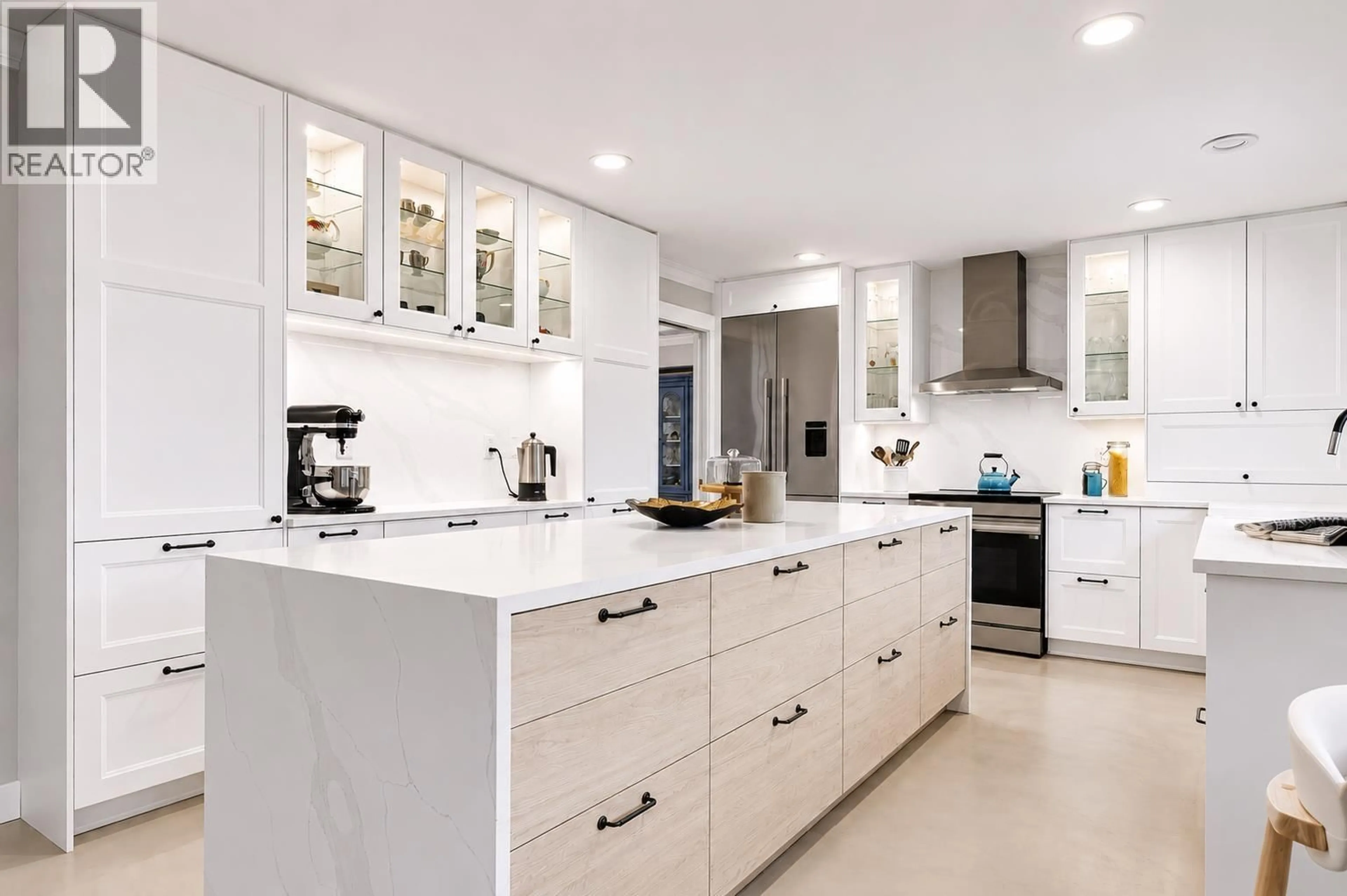 Contemporary kitchen, ceramic/tile floor for 209 RAVINE DRIVE, Port Moody British Columbia V3H4W7
