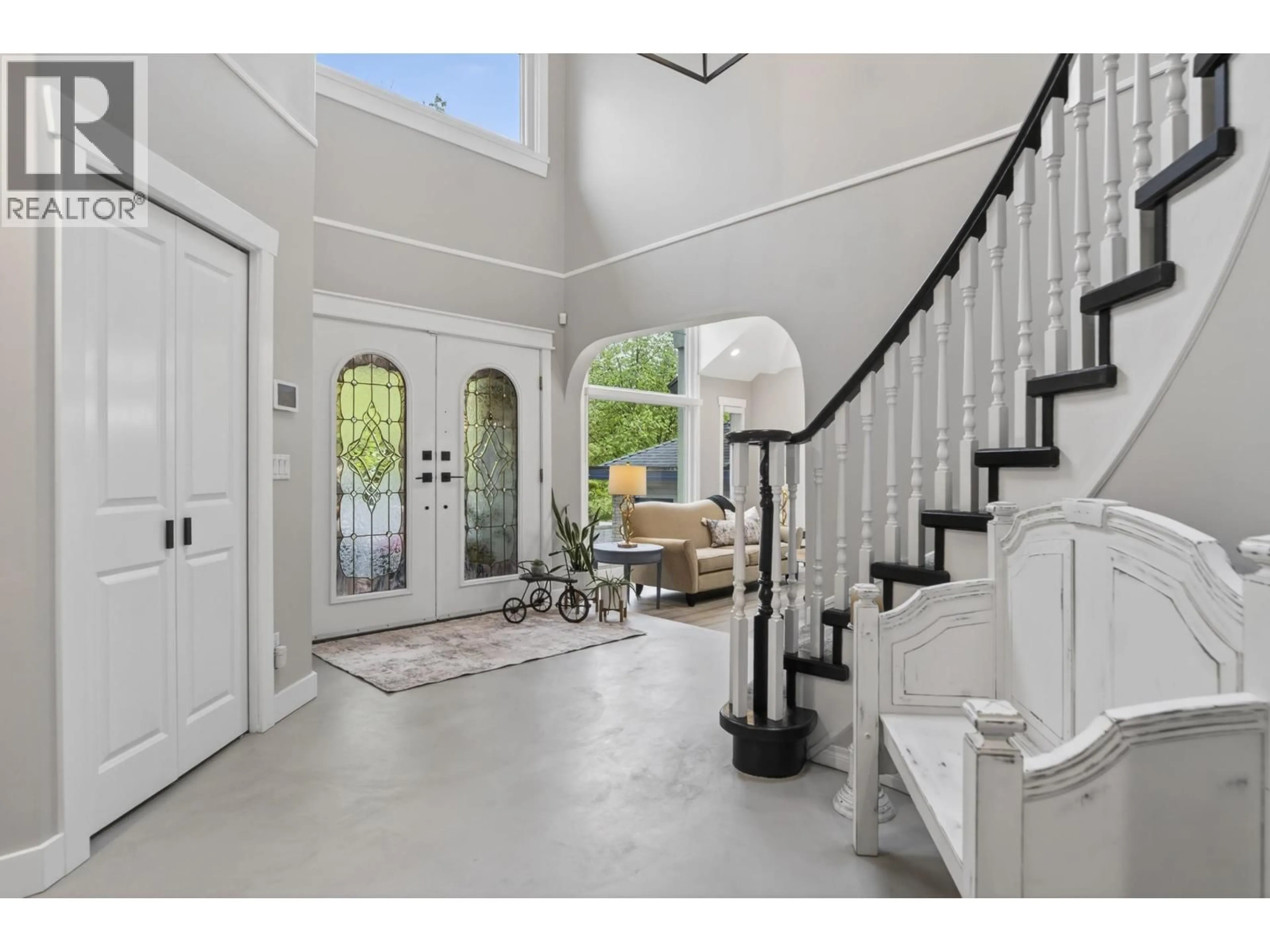 Indoor entryway for 209 RAVINE DRIVE, Port Moody British Columbia V3H4W7