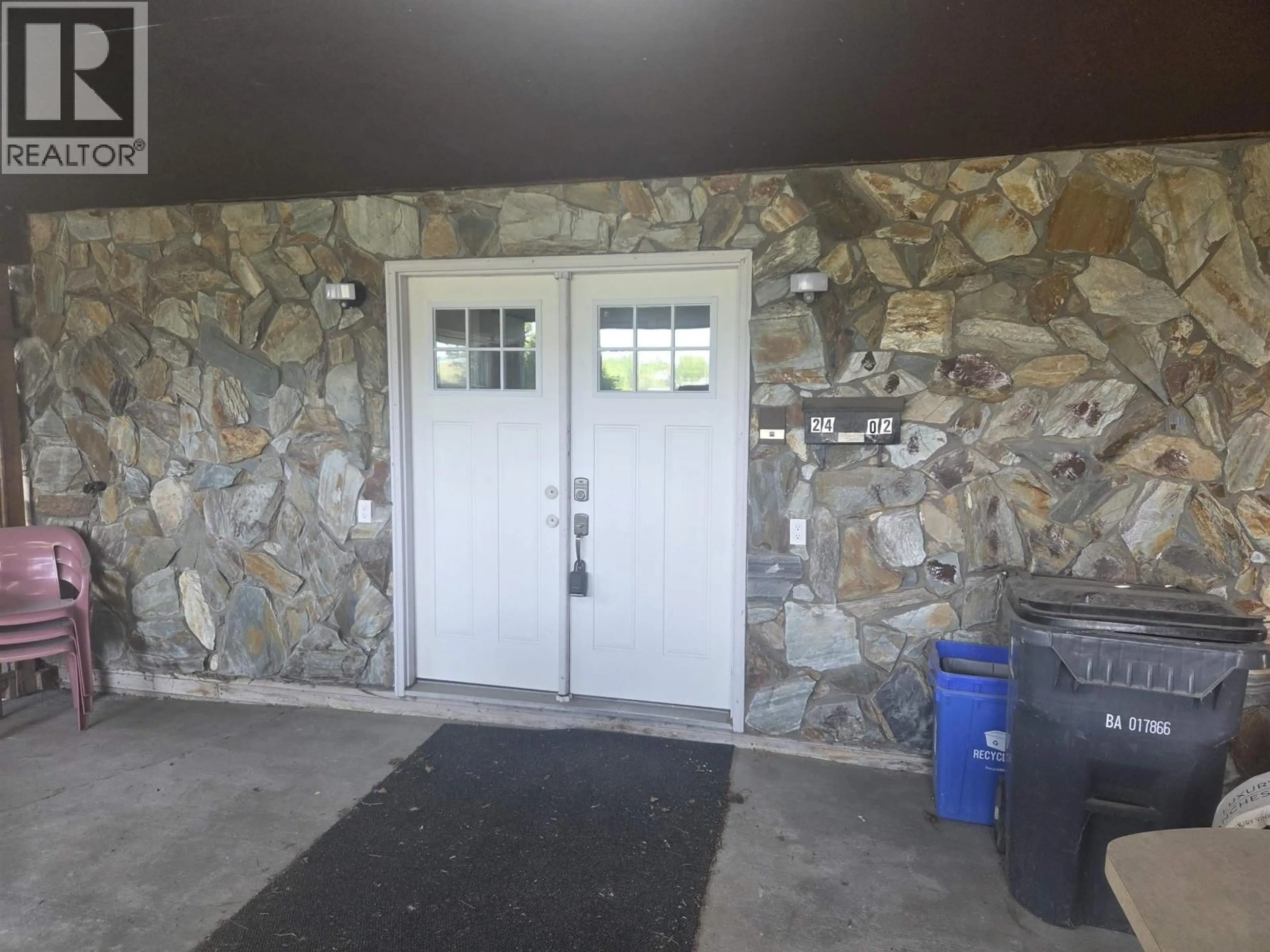 Indoor entryway for 2402 VICTORIA STREET, Prince George British Columbia V2L2M2