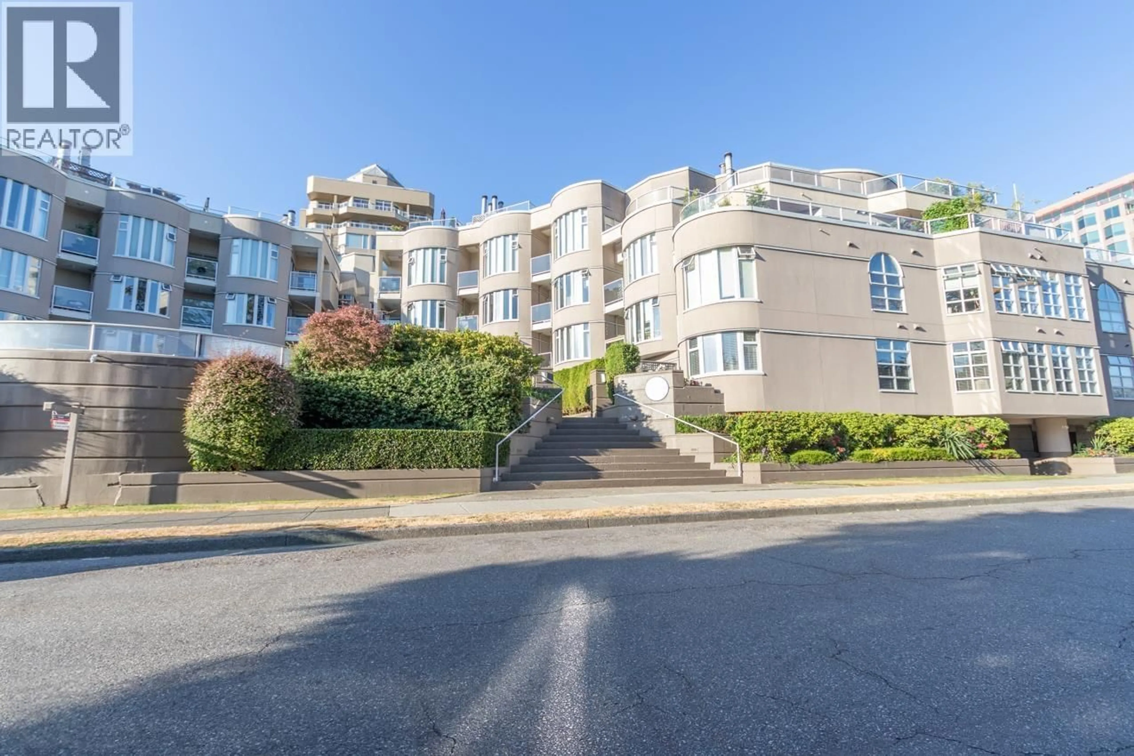 A pic from outside/outdoor area/front of a property/back of a property/a pic from drone, unknown for 409 - 1236 8TH AVENUE, Vancouver British Columbia V6H3Y9
