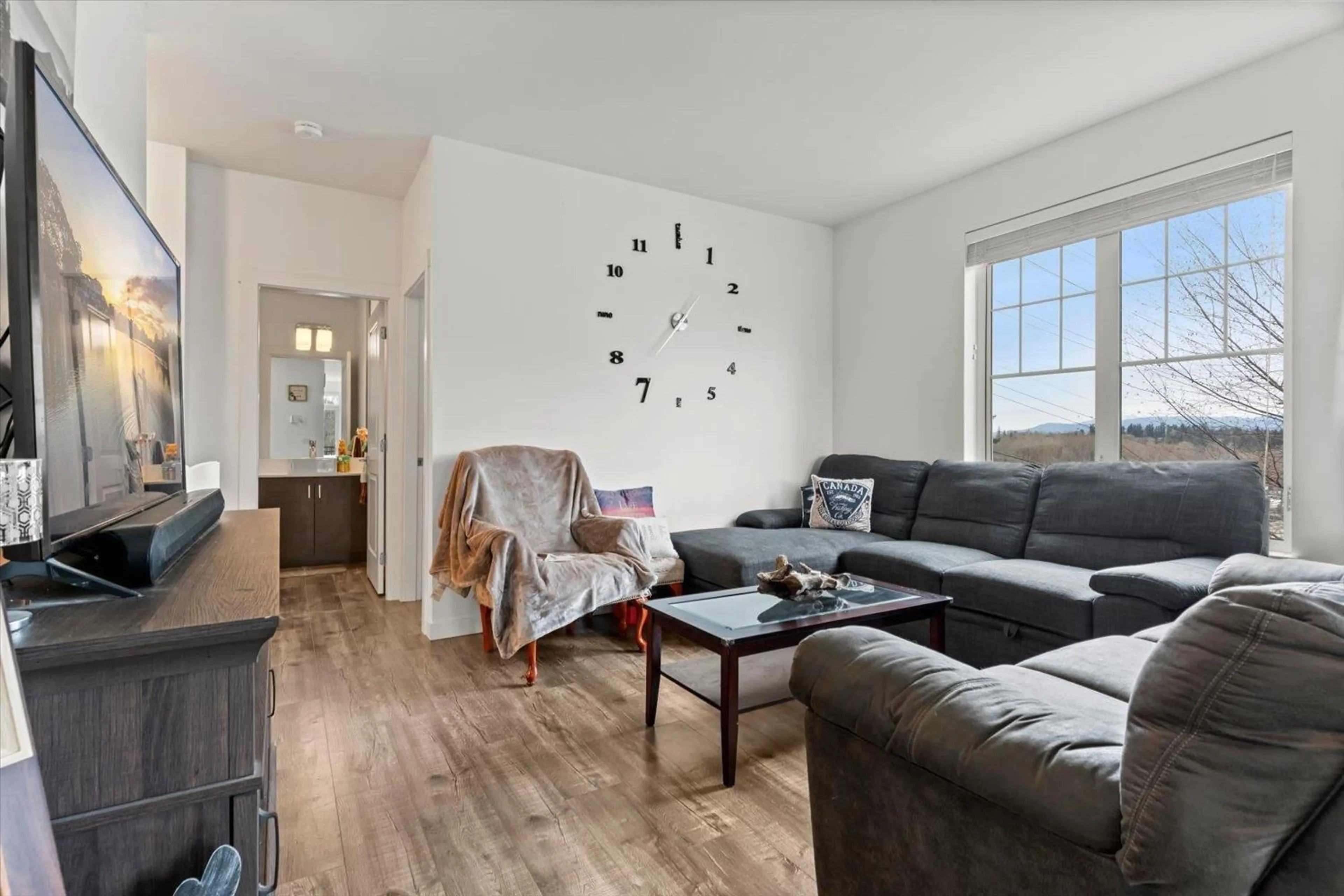 Living room with furniture, unknown for 21 - 2850 MCCALLUM ROAD, Abbotsford British Columbia V2S3R3