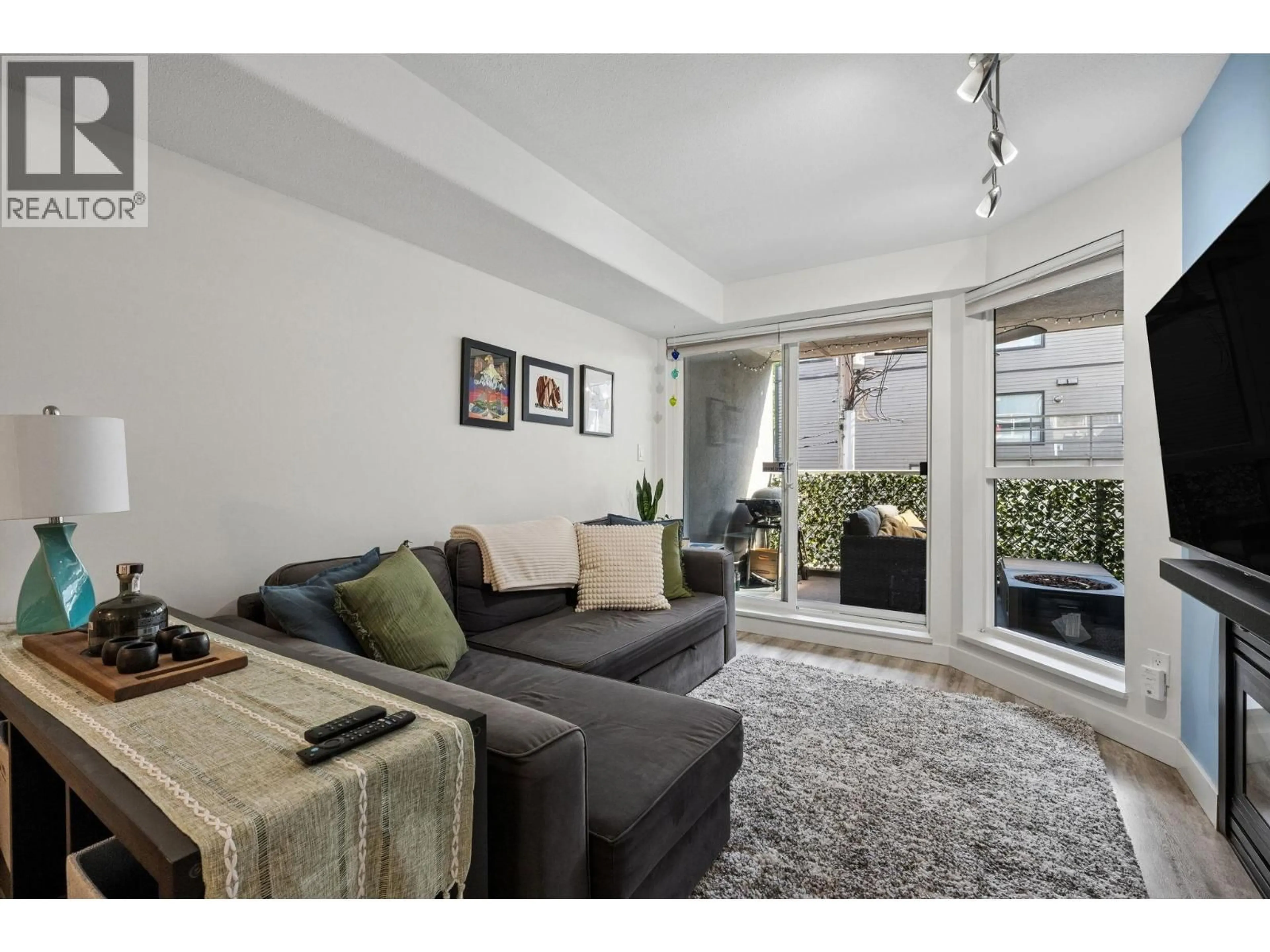 Living room with furniture, unknown for 208 - 988 W 21ST AVENUE, Vancouver British Columbia V5Z1Z1