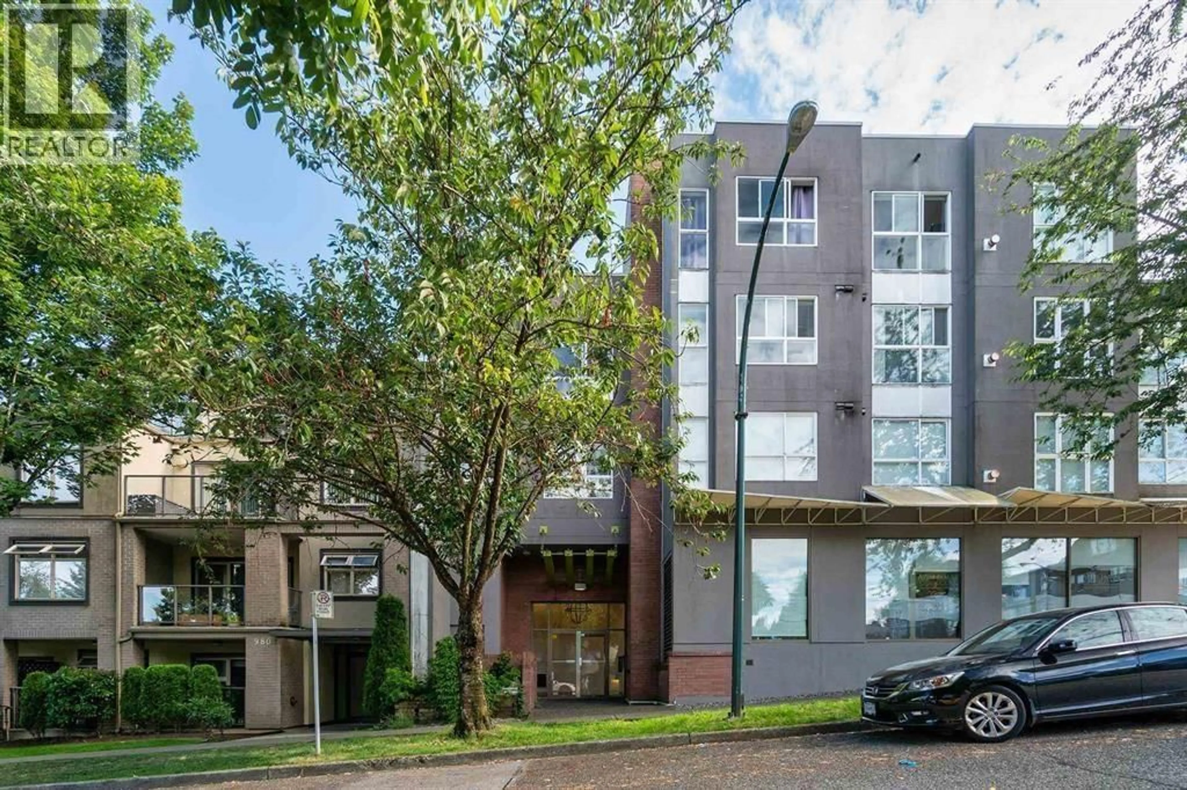 Patio, building for 208 - 988 W 21ST AVENUE, Vancouver British Columbia V5Z1Z1