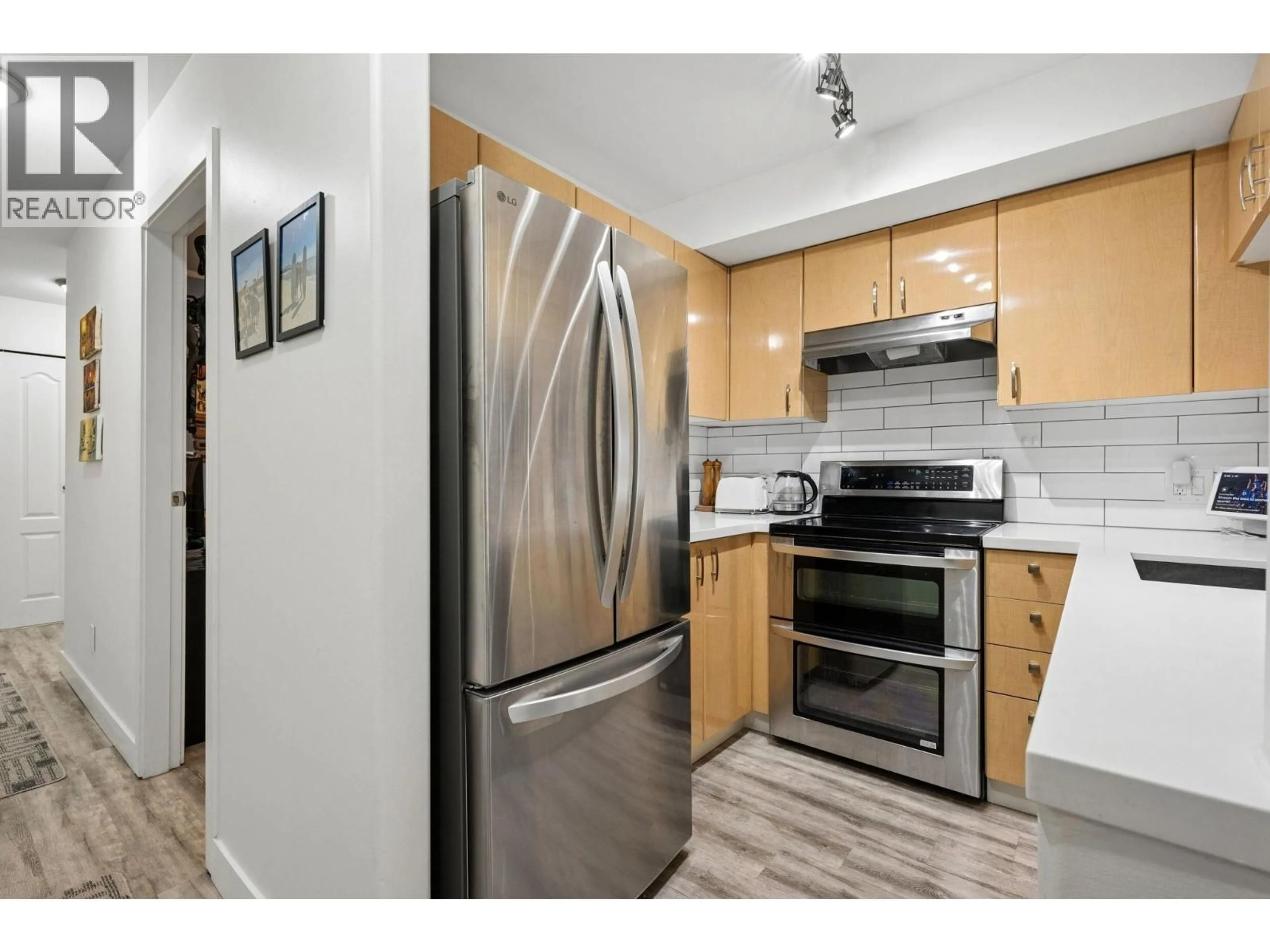 Standard kitchen, unknown for 208 - 988 W 21ST AVENUE, Vancouver British Columbia V5Z1Z1