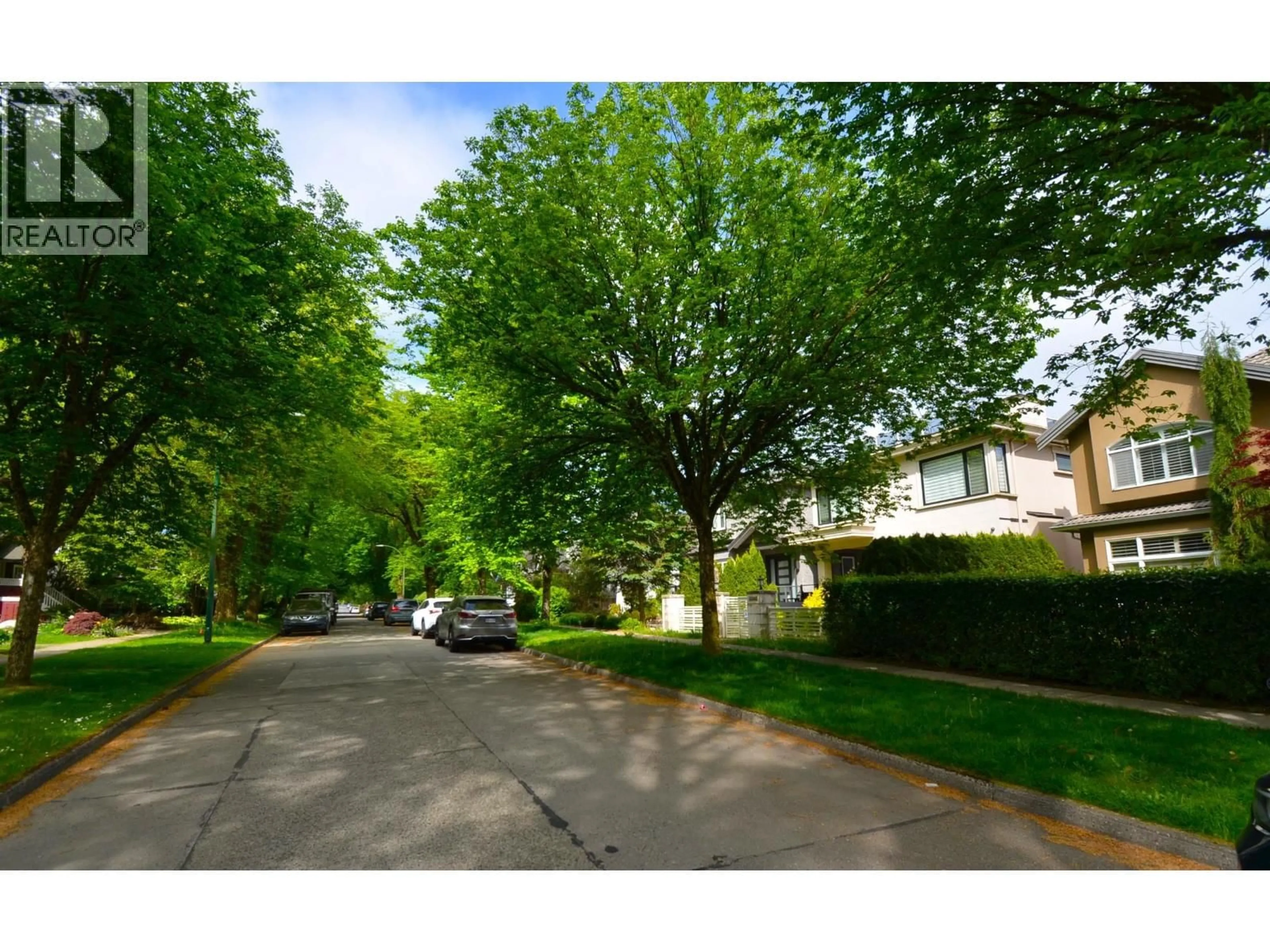 A pic from outside/outdoor area/front of a property/back of a property/a pic from drone, street for 4347 13TH AVENUE, Vancouver British Columbia V6R2V1