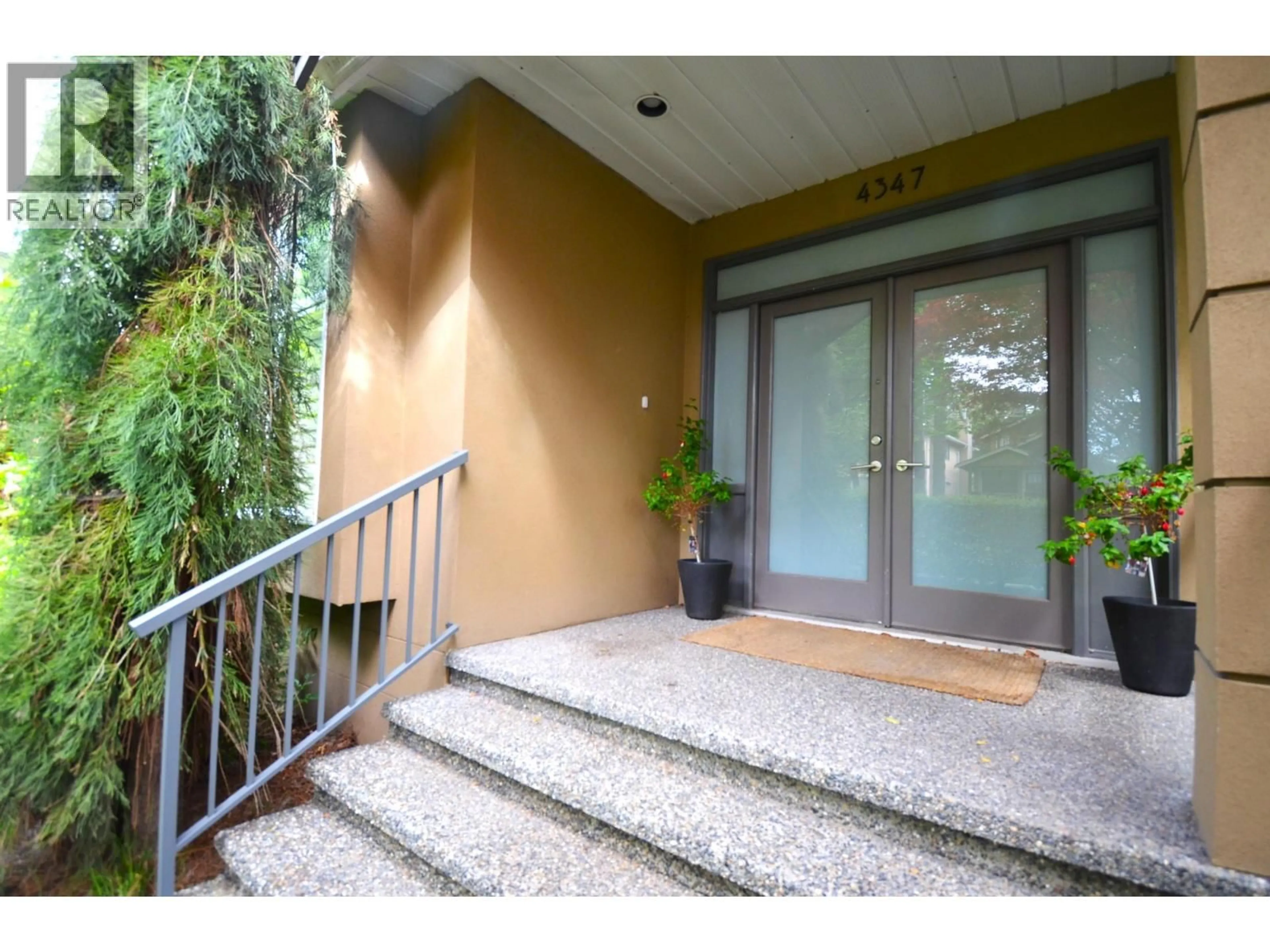 Indoor foyer for 4347 13TH AVENUE, Vancouver British Columbia V6R2V1