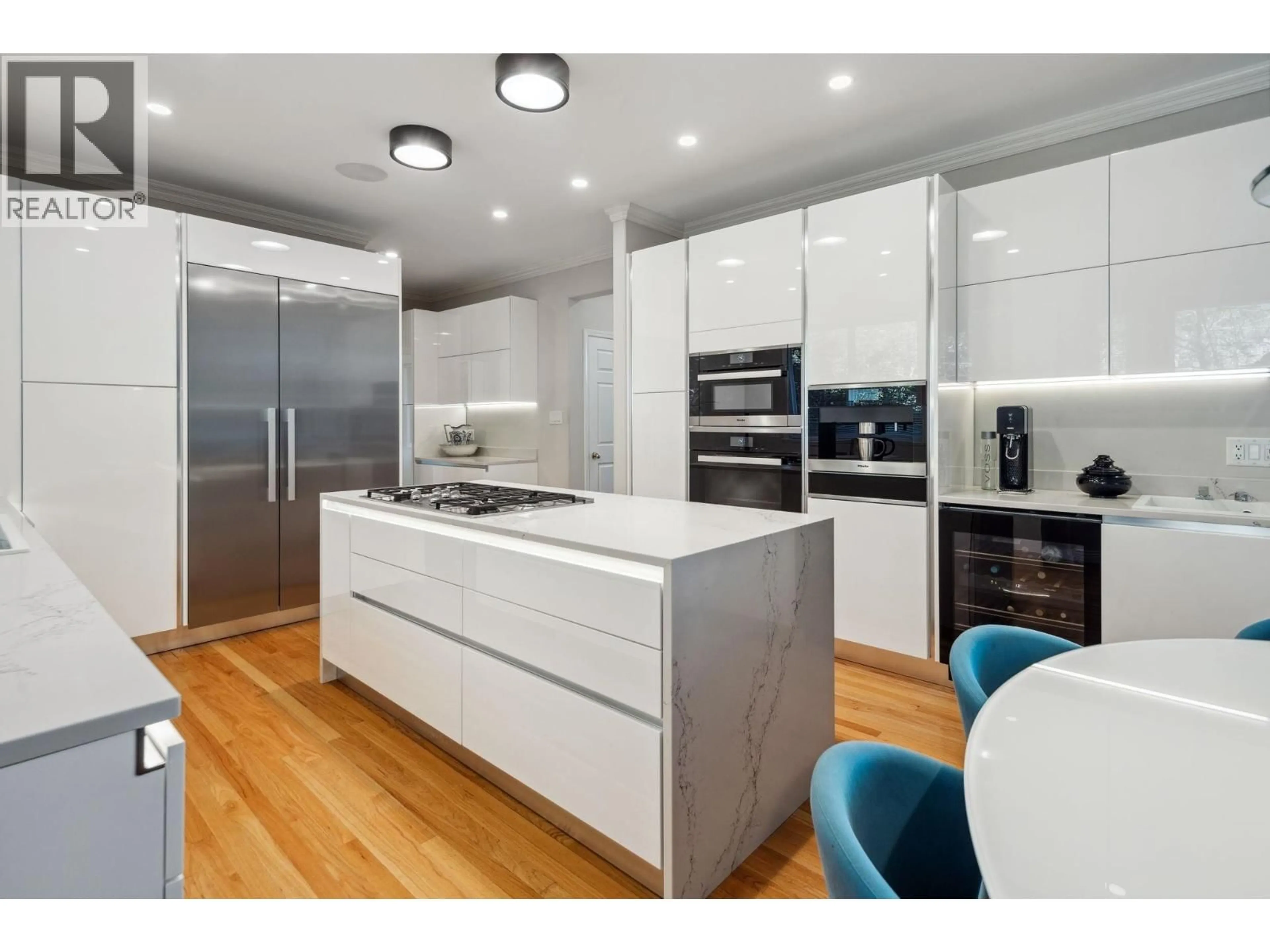 Contemporary kitchen, unknown for 3823 MICHENER WAY, North Vancouver British Columbia V7K3C7