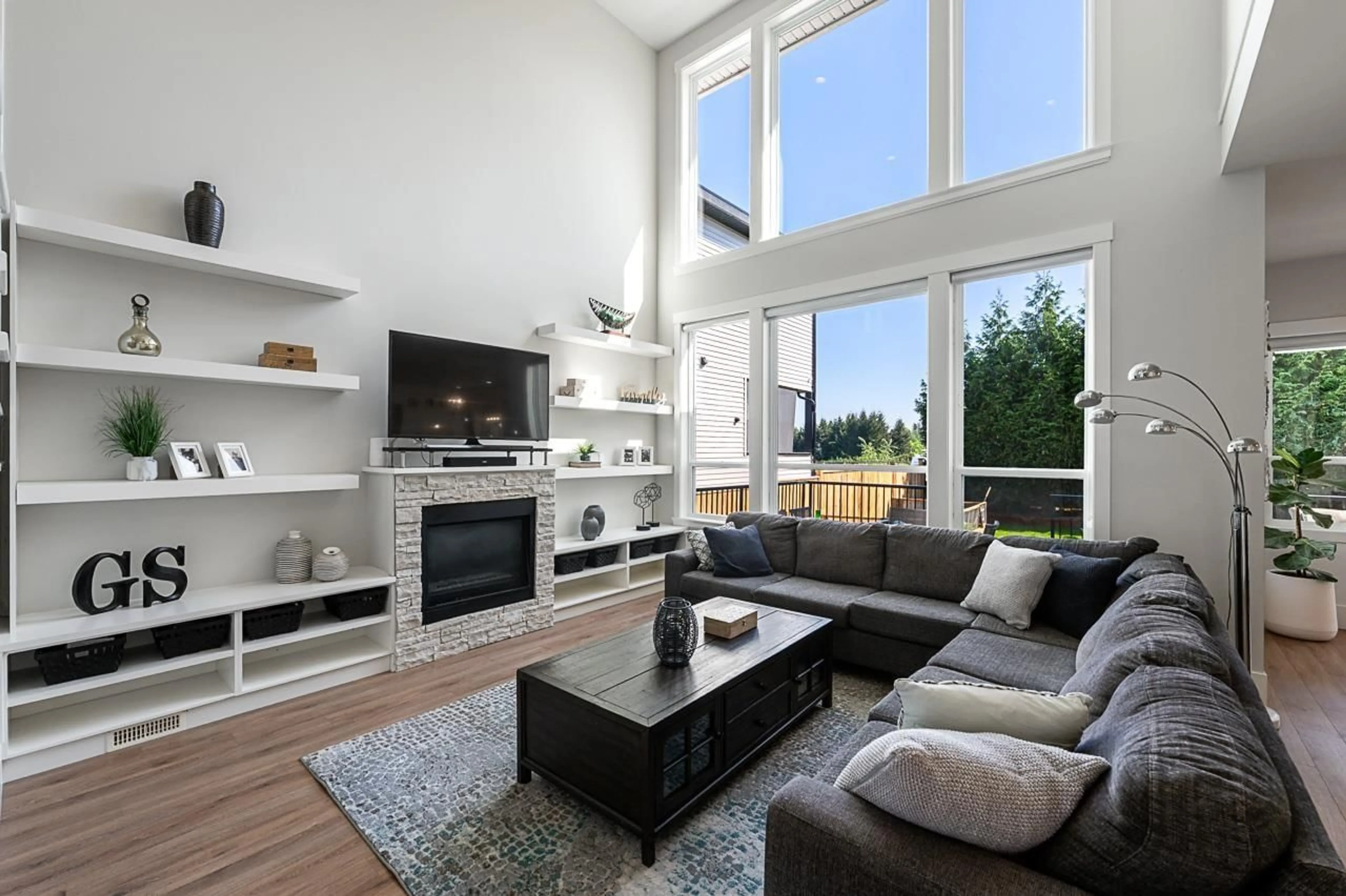Living room with furniture, wood/laminate floor for 27989 LEDUNNE AVENUE, Abbotsford British Columbia V4X1H5