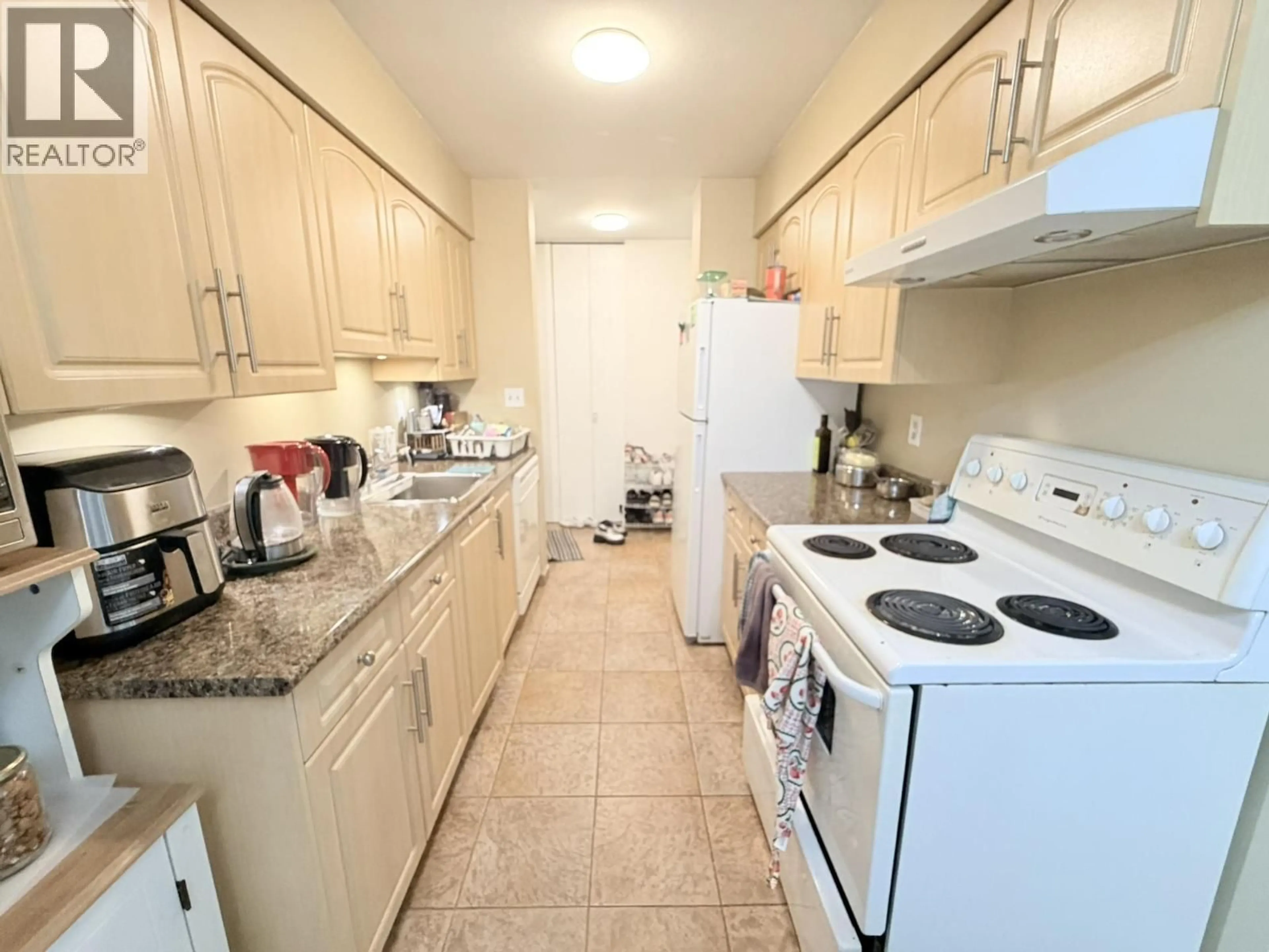 Standard kitchen, ceramic/tile floor for 105 - 5932 PATTERSON AVENUE, Burnaby British Columbia V5H4B4