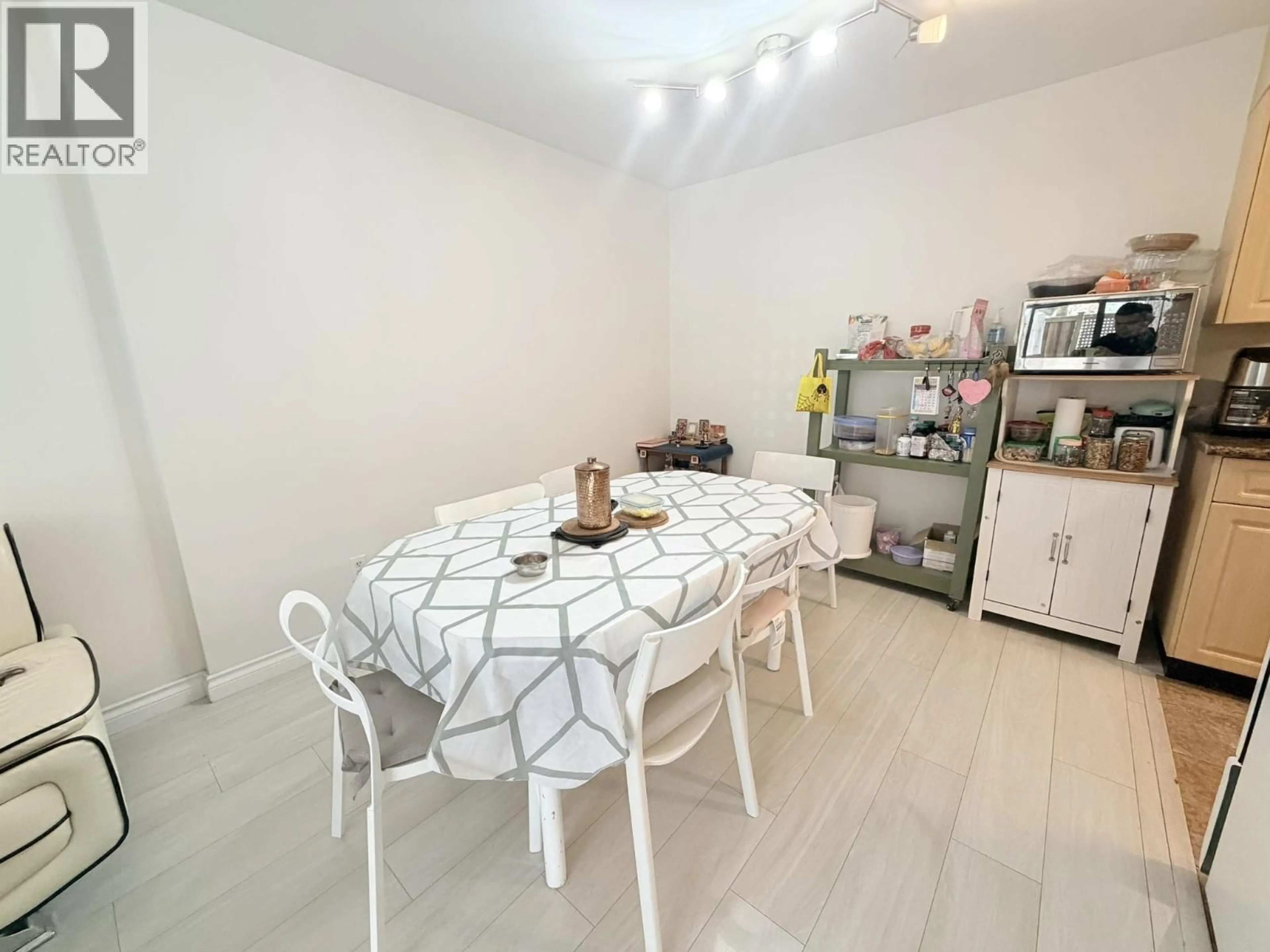 A pic of a room for 105 - 5932 PATTERSON AVENUE, Burnaby British Columbia V5H4B4