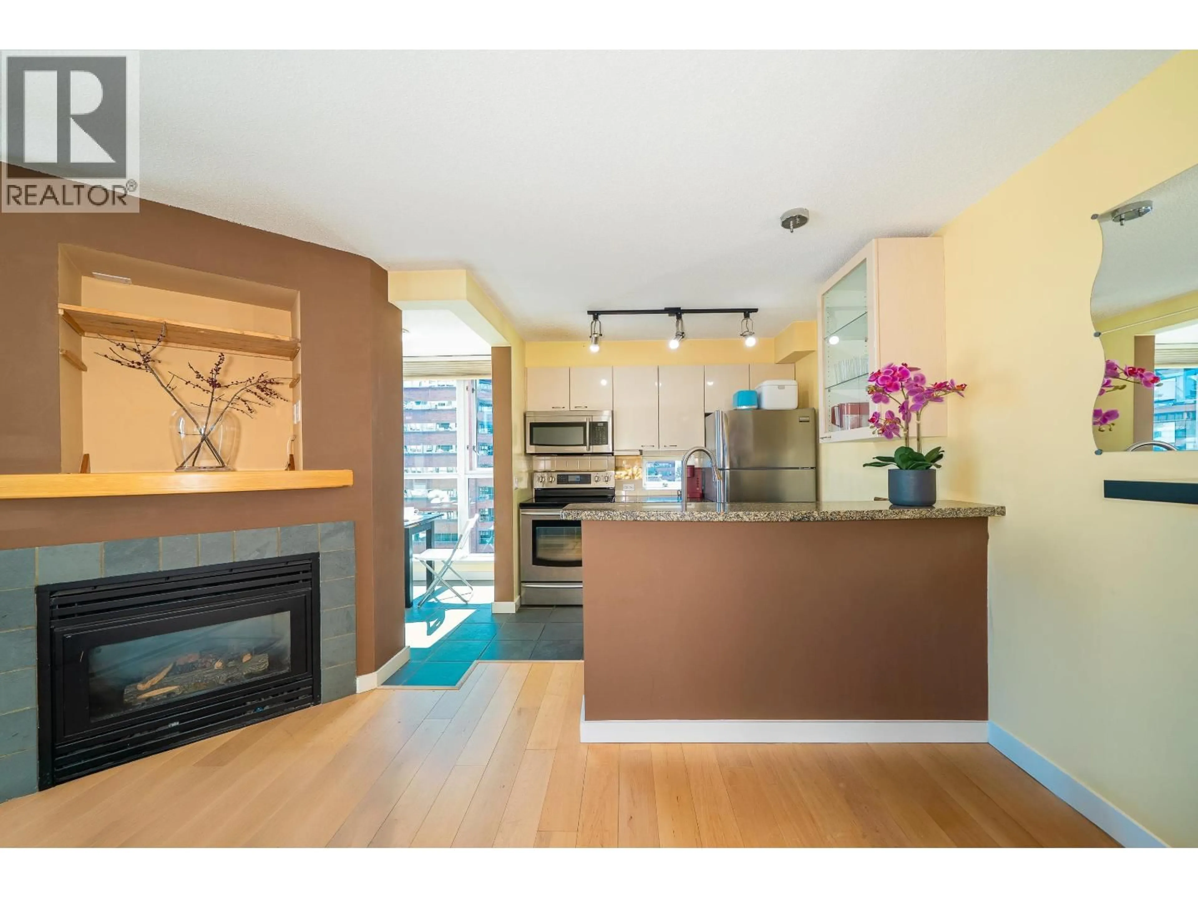 Open concept kitchen, wood/laminate floor for 1509 - 1068 HORNBY STREET, Vancouver British Columbia V6Z2Y7