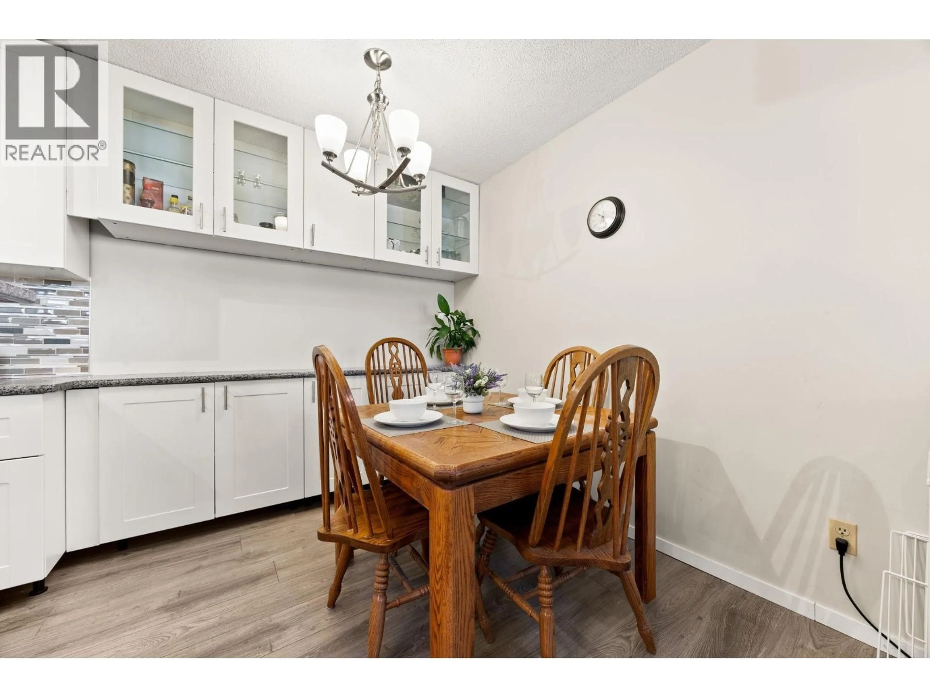 Dining room, wood/laminate floor for 1202 - 6759 WILLINGDON AVENUE, Burnaby British Columbia V5H3Y9