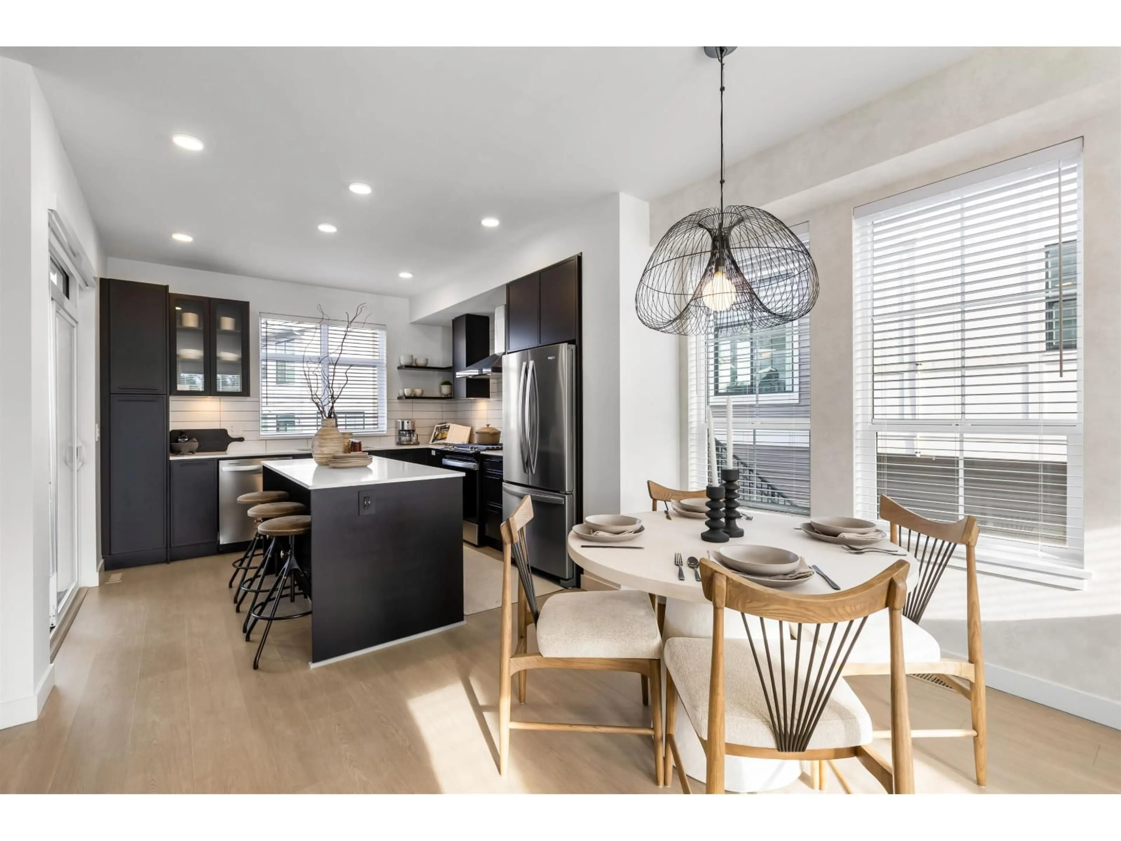 Open concept kitchen, wood/laminate floor for 34 - 2891 MONTROSE AVENUE, Abbotsford British Columbia N0N0N0