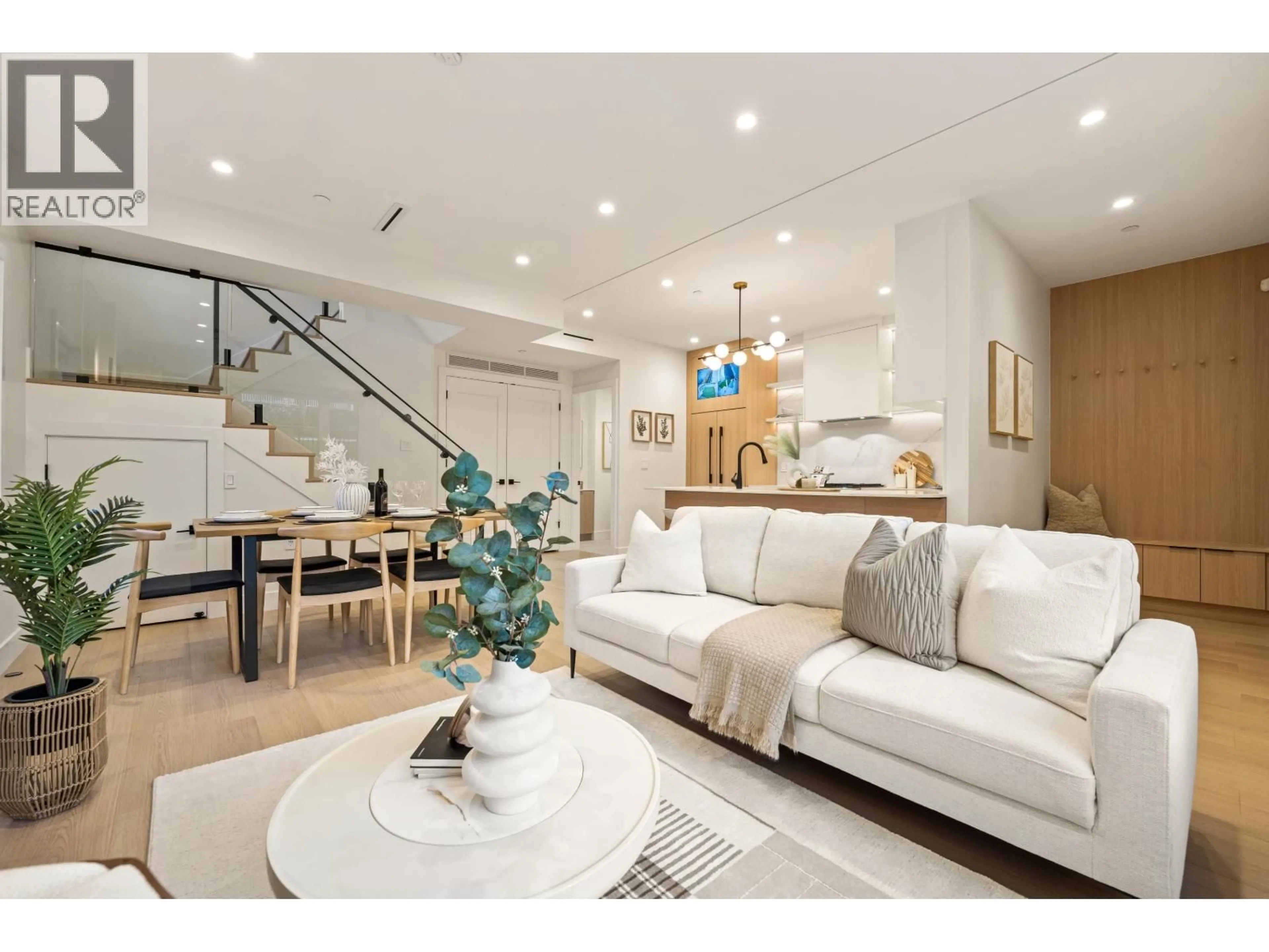 Unknown for 3156-1 8TH AVENUE, Vancouver British Columbia V5M1X6