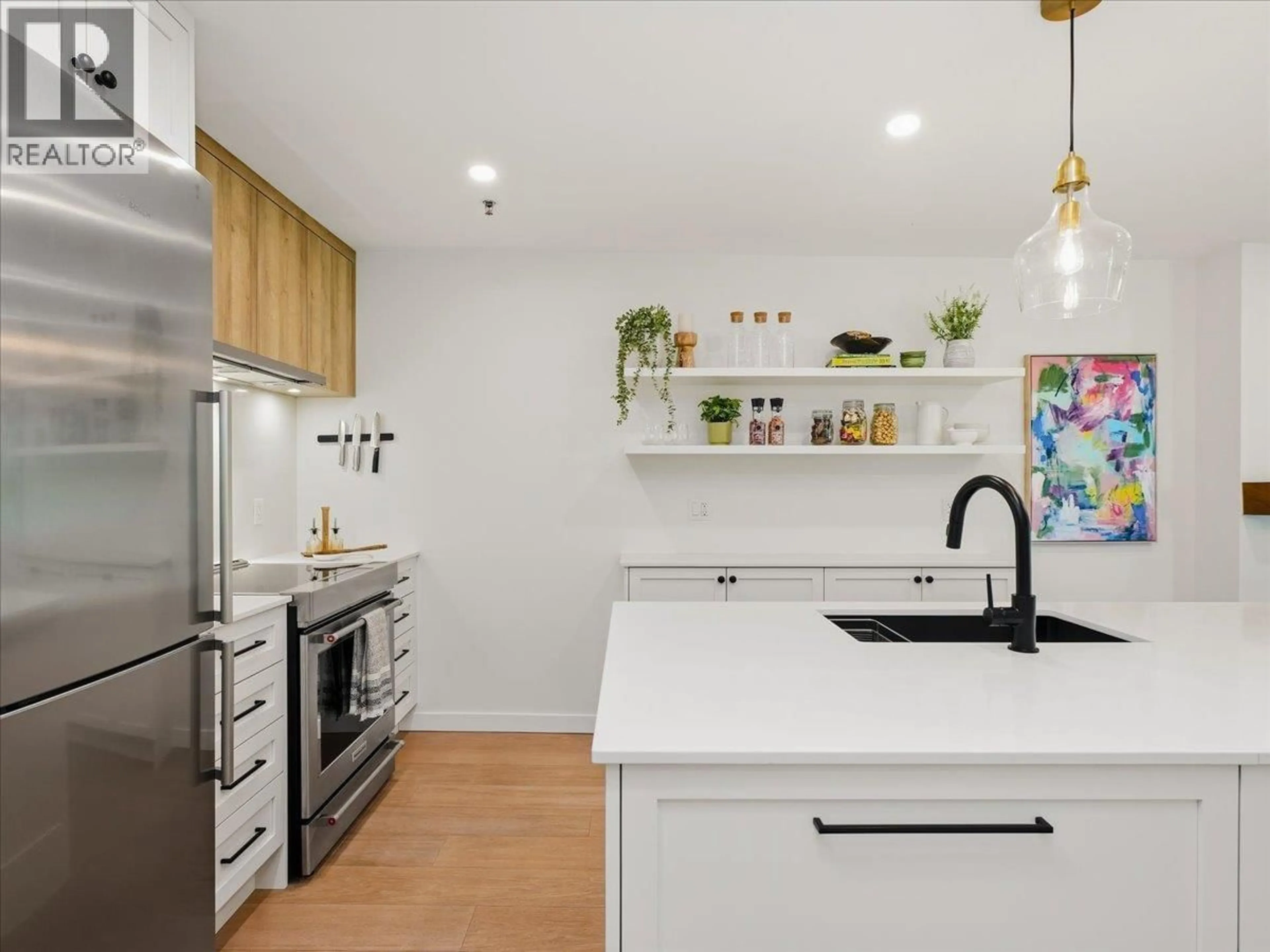 Contemporary kitchen, unknown for 207 - 1925 2ND AVENUE, Vancouver British Columbia V6J1J2